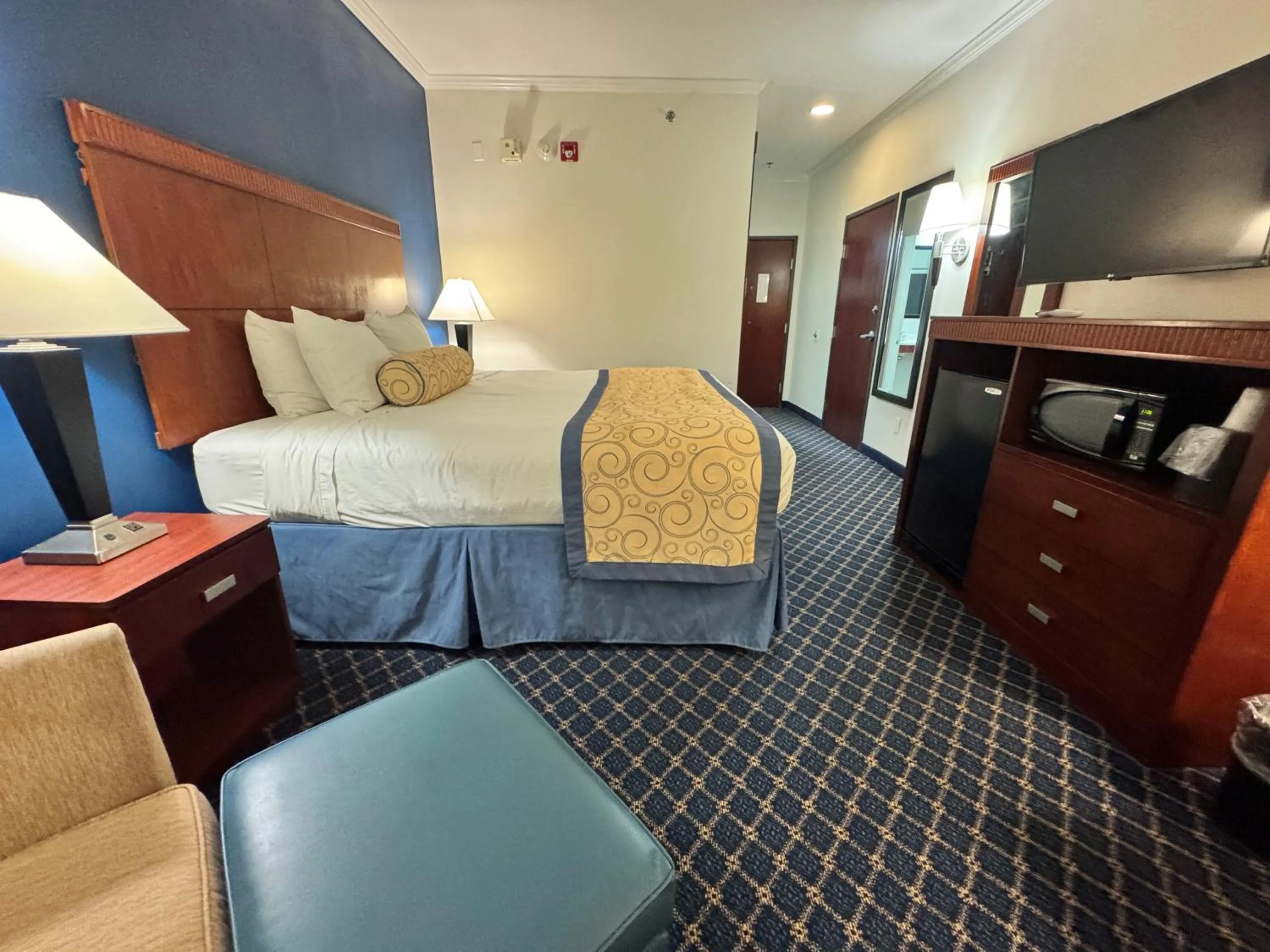 Photo of the whole room, Bed in Baymont by Wyndham McComb