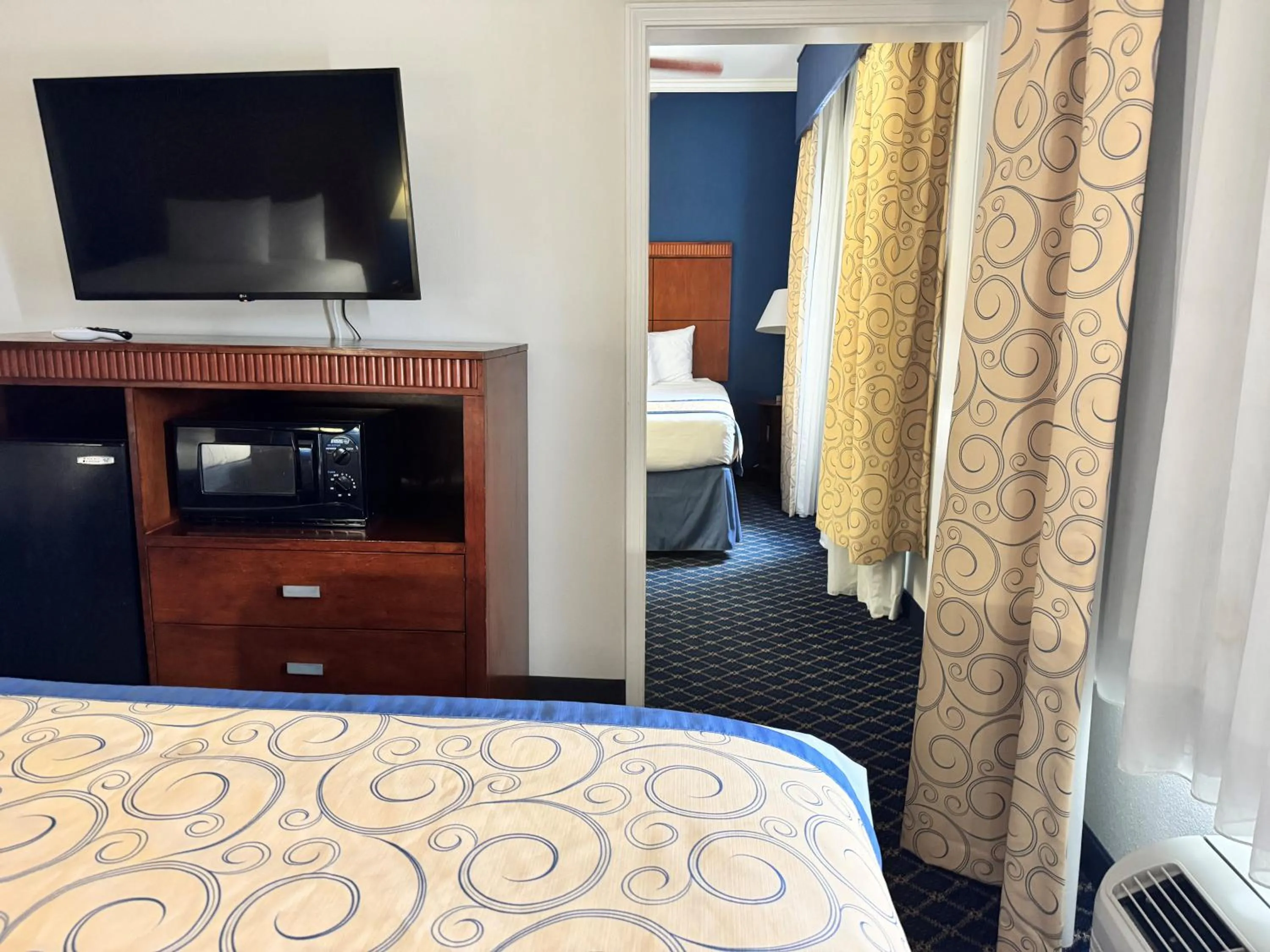 Photo of the whole room, Bed in Baymont by Wyndham McComb