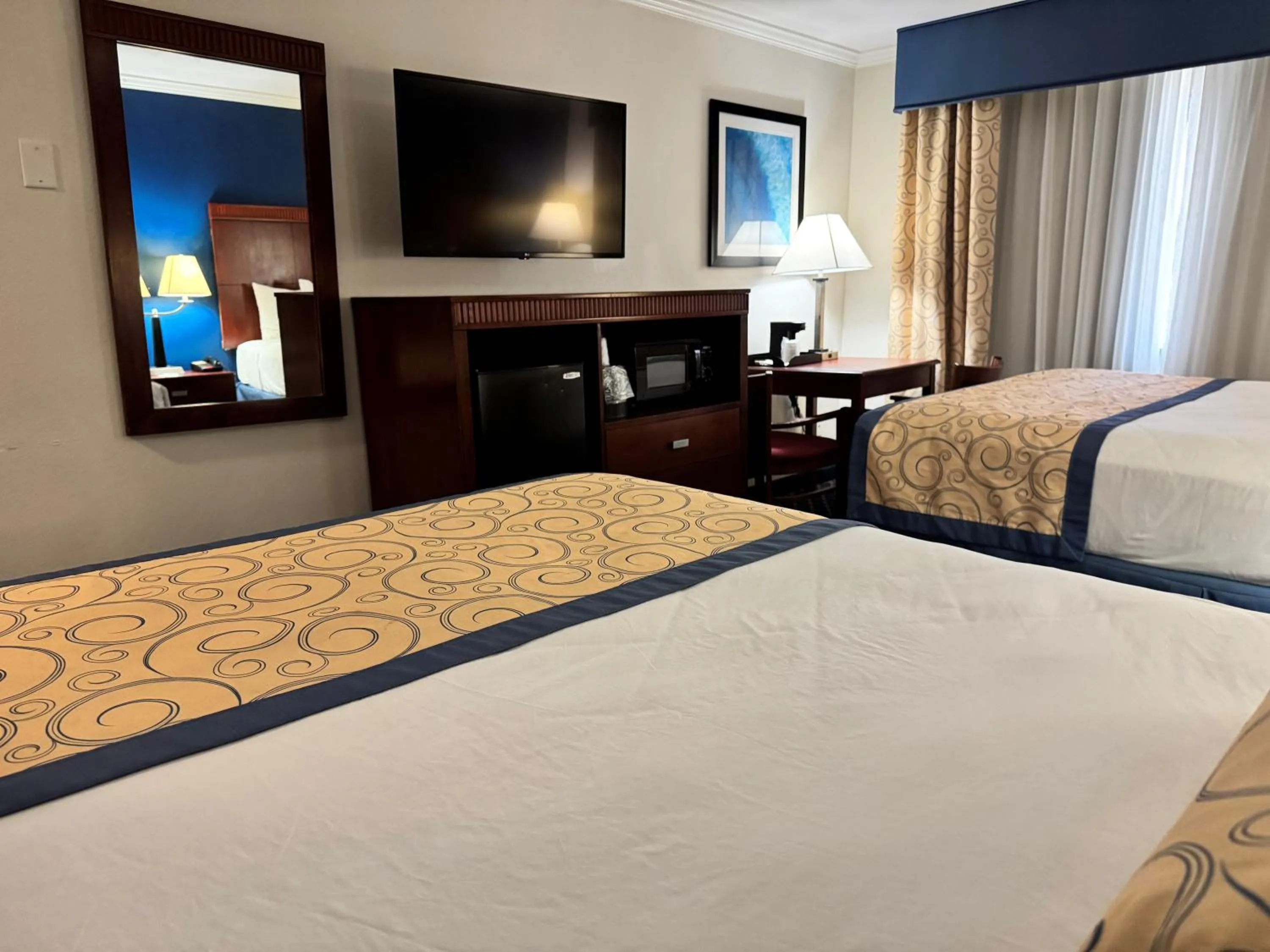 TV and multimedia, Bed in Baymont by Wyndham McComb