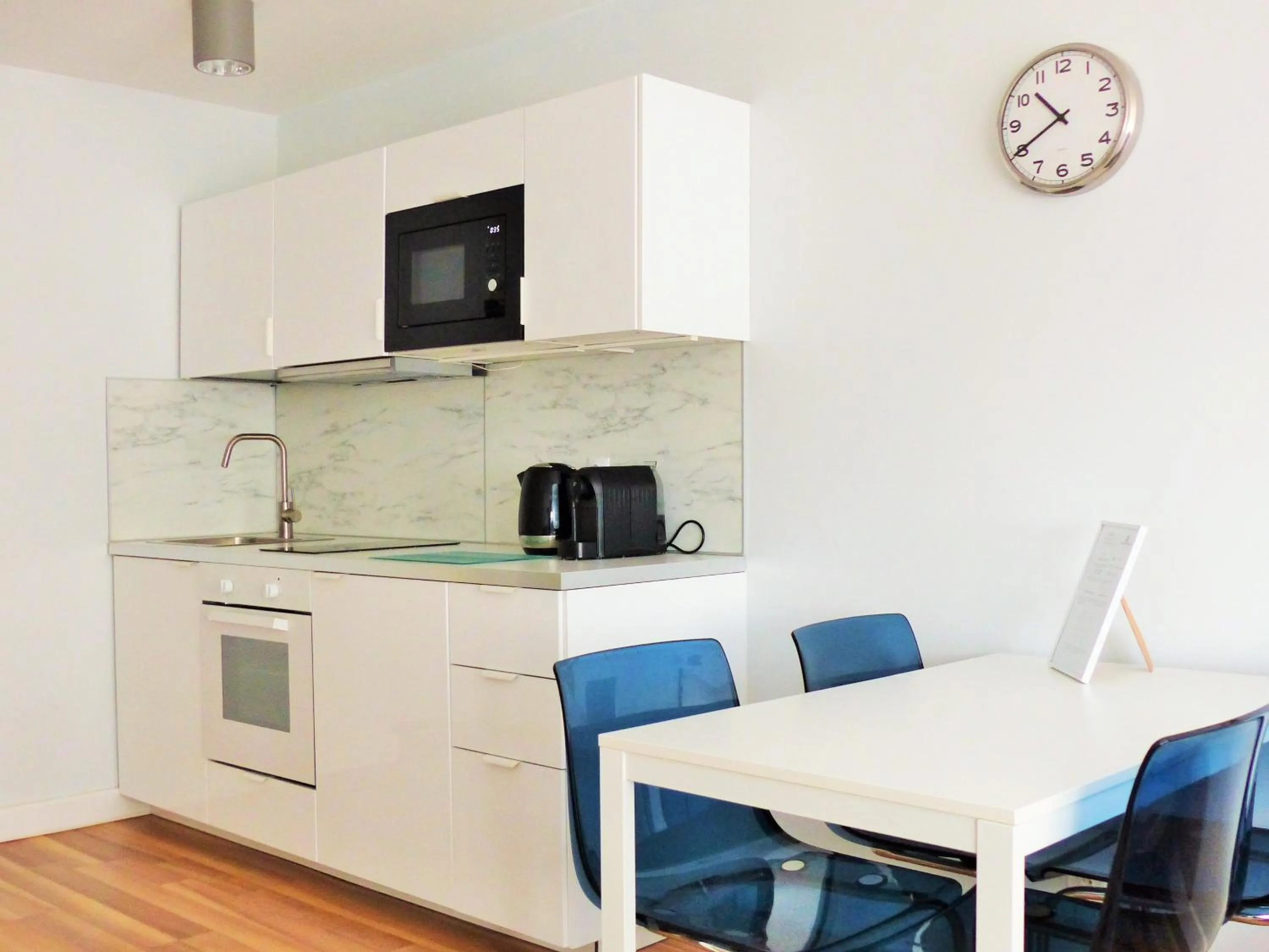 Coffee/tea facilities in Hosapartments City Center