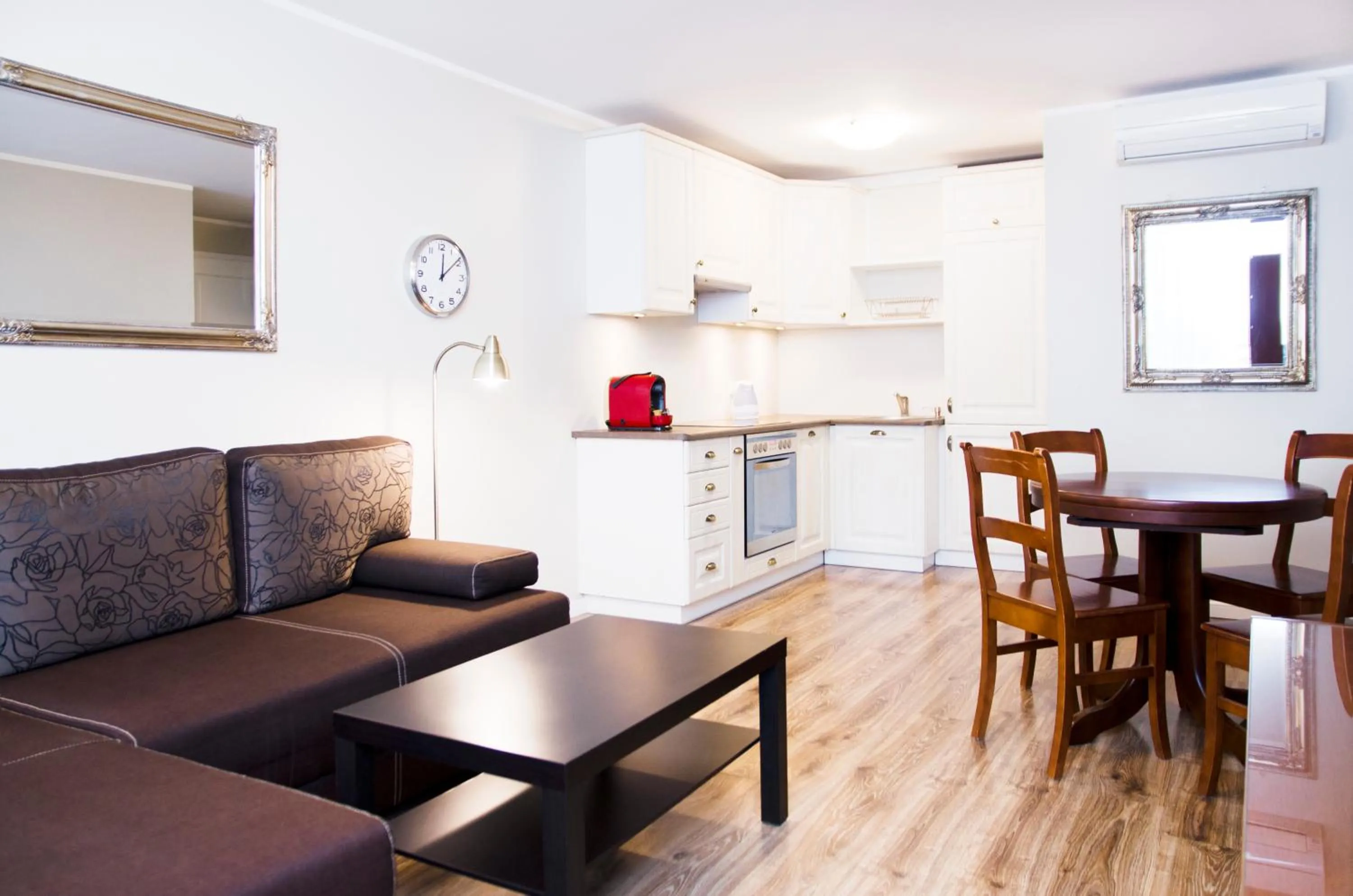 Coffee/tea facilities in Hosapartments City Center