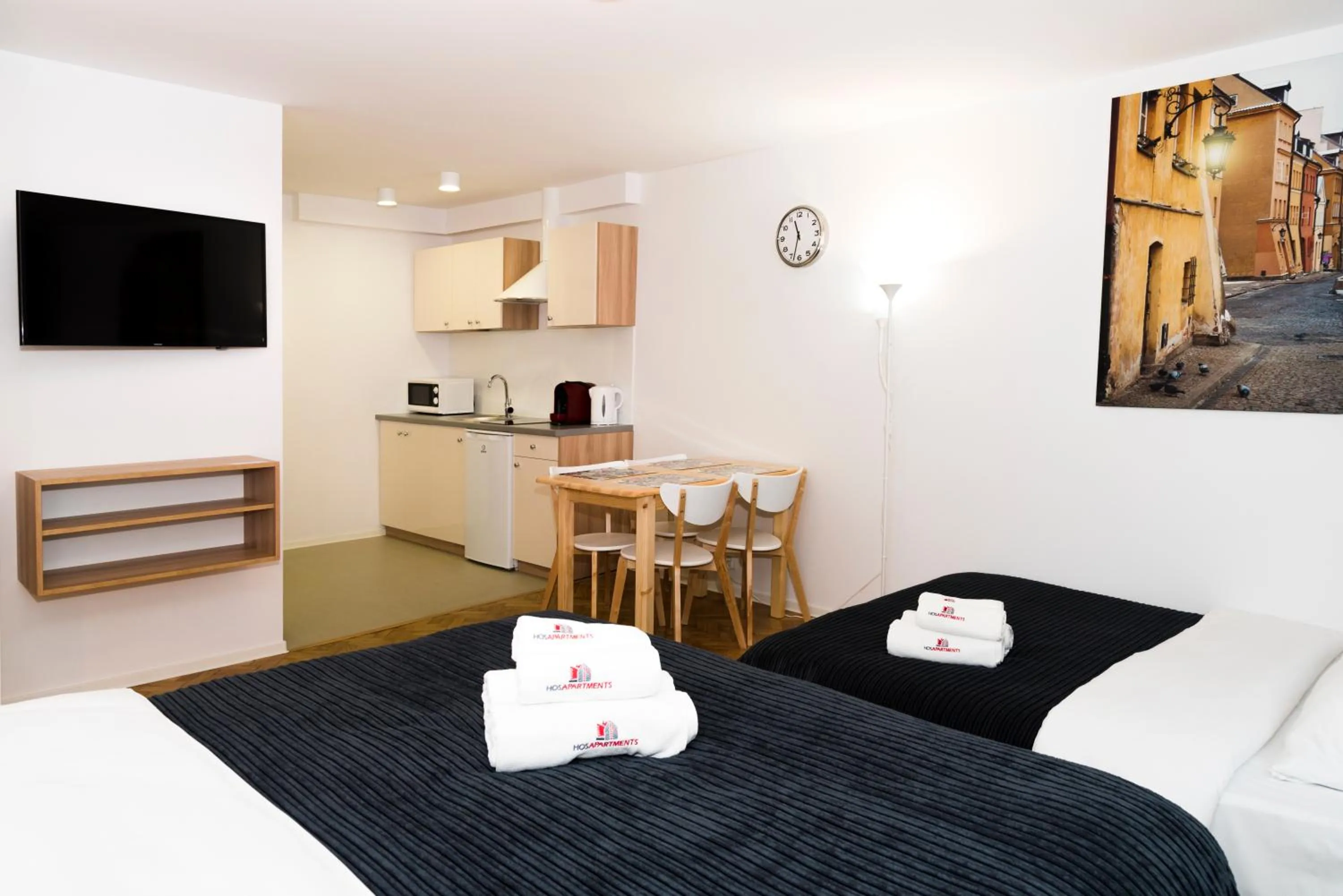 Kitchen or kitchenette, Bed in Hosapartments City Center