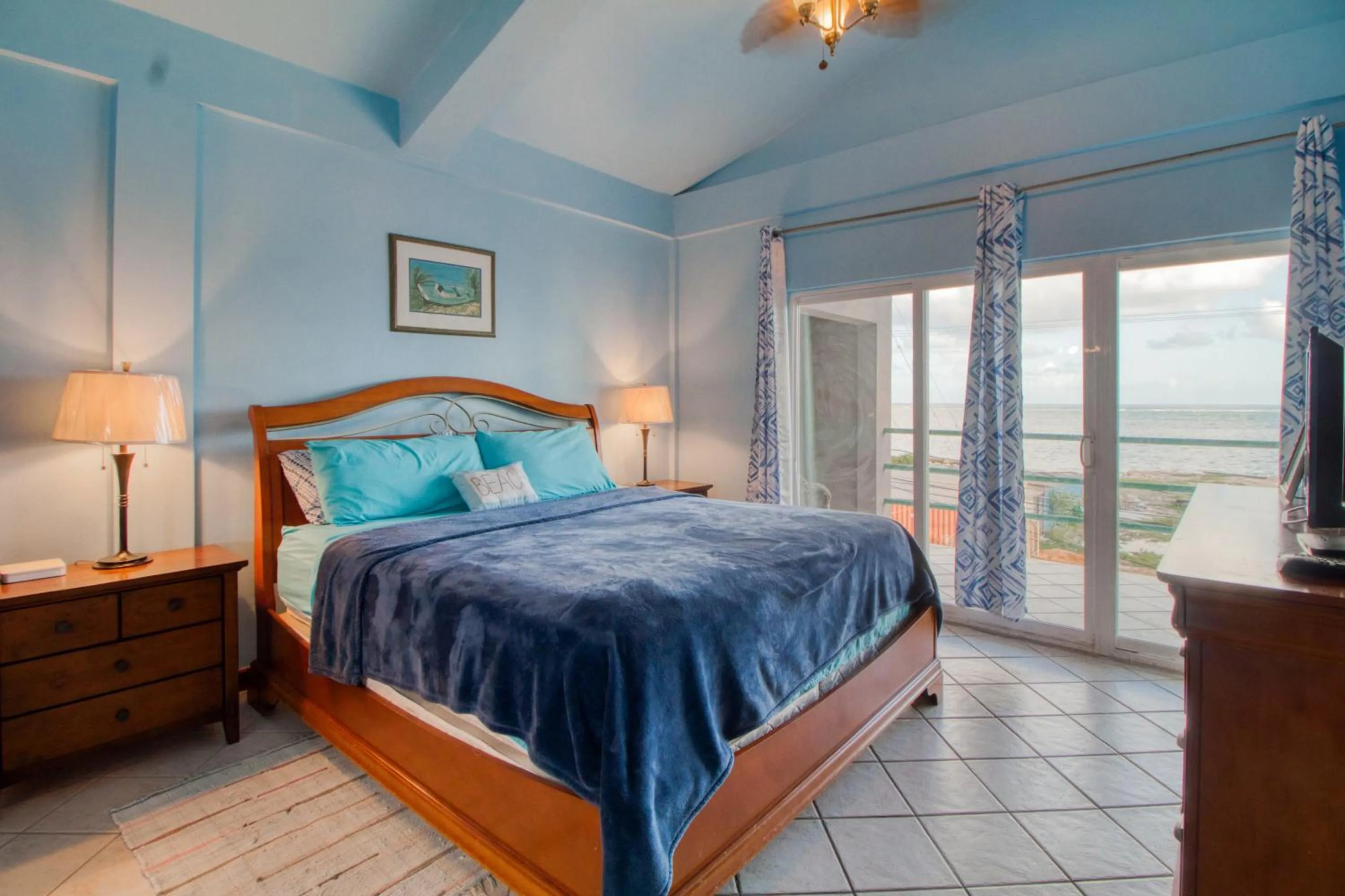 Bed in Suite E303 Mara Laguna