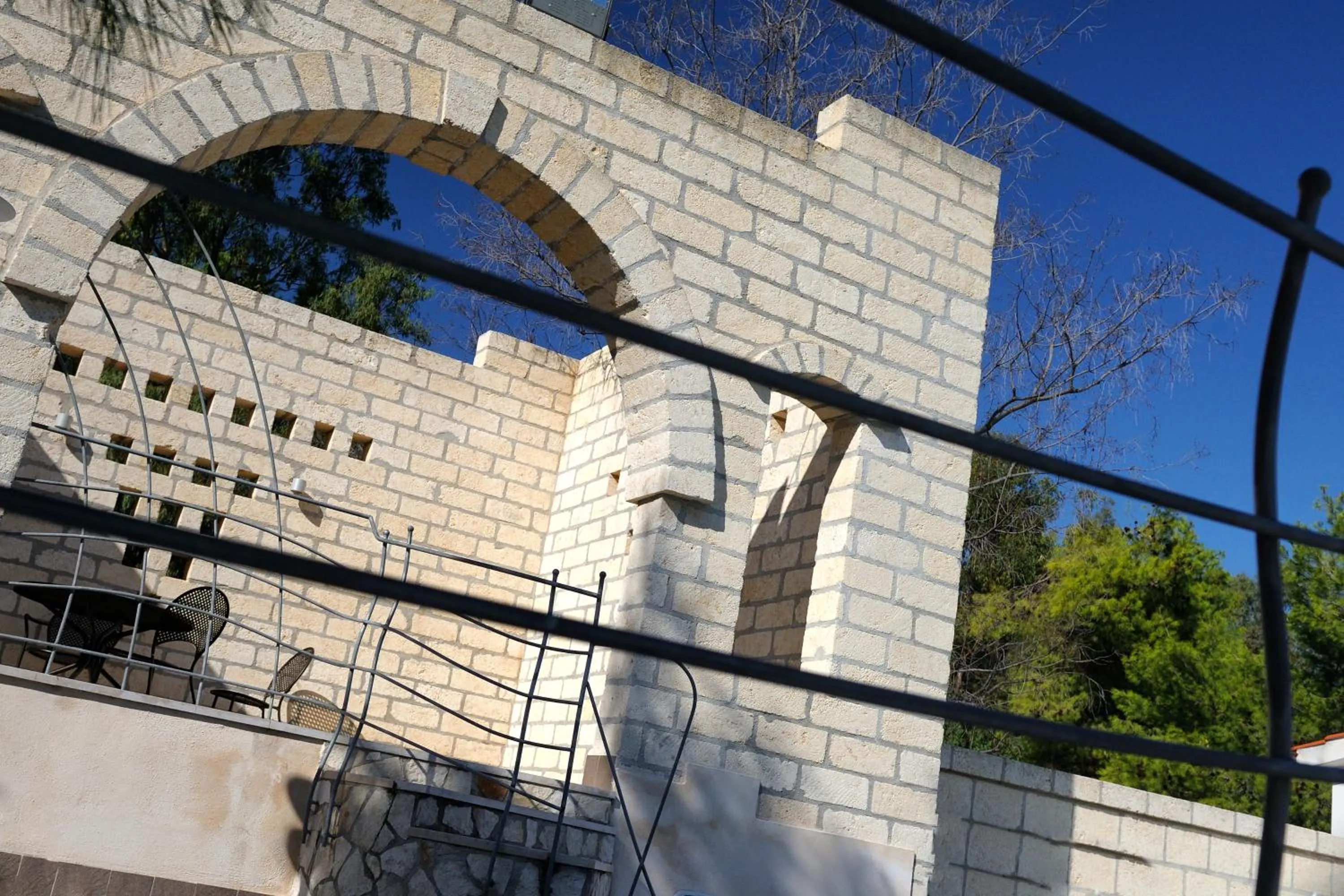 Decorative detail in Baia Degli Aranci Suite & Apartments