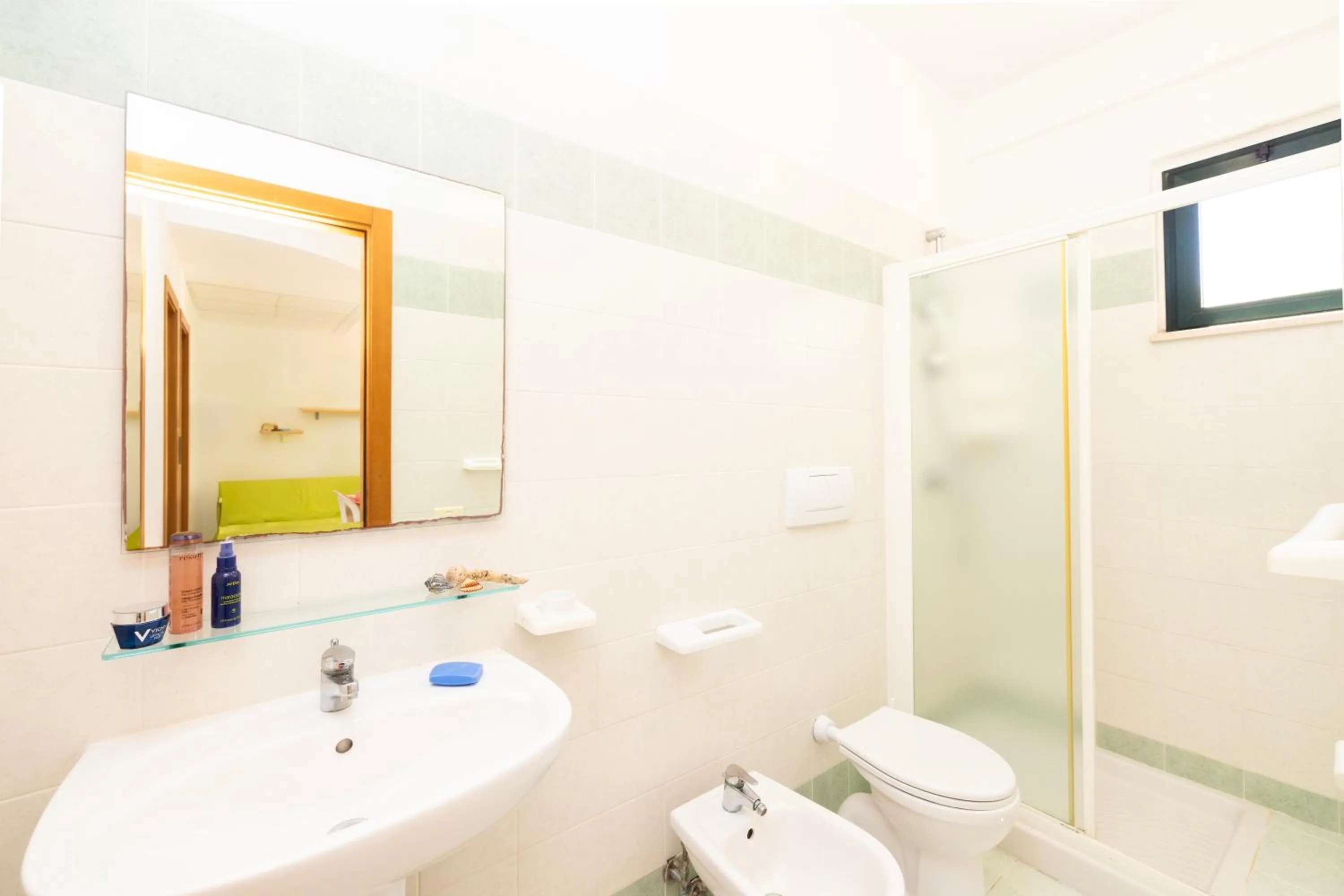 Bathroom in Baia Degli Aranci Suite & Apartments