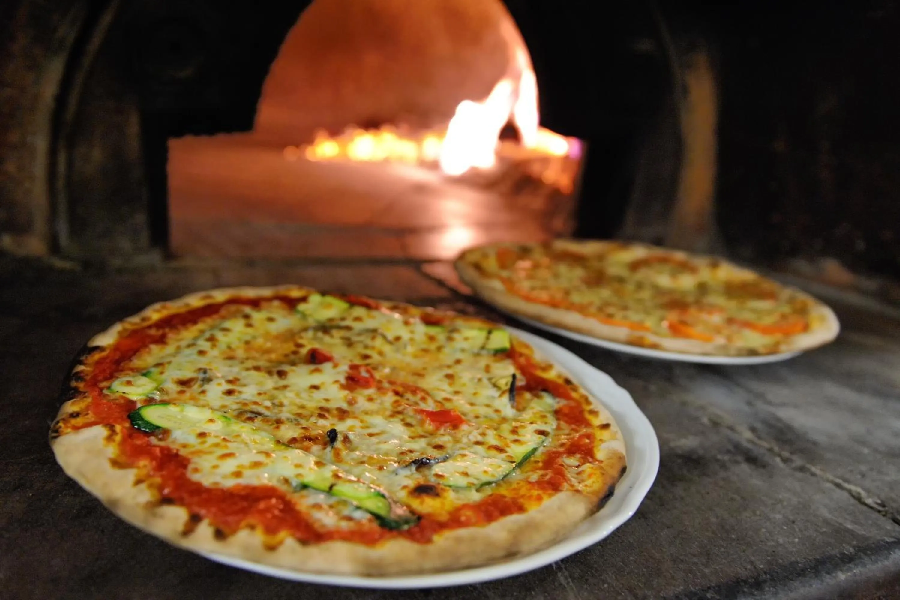 Restaurant/places to eat in Baia Degli Aranci Suite & Apartments