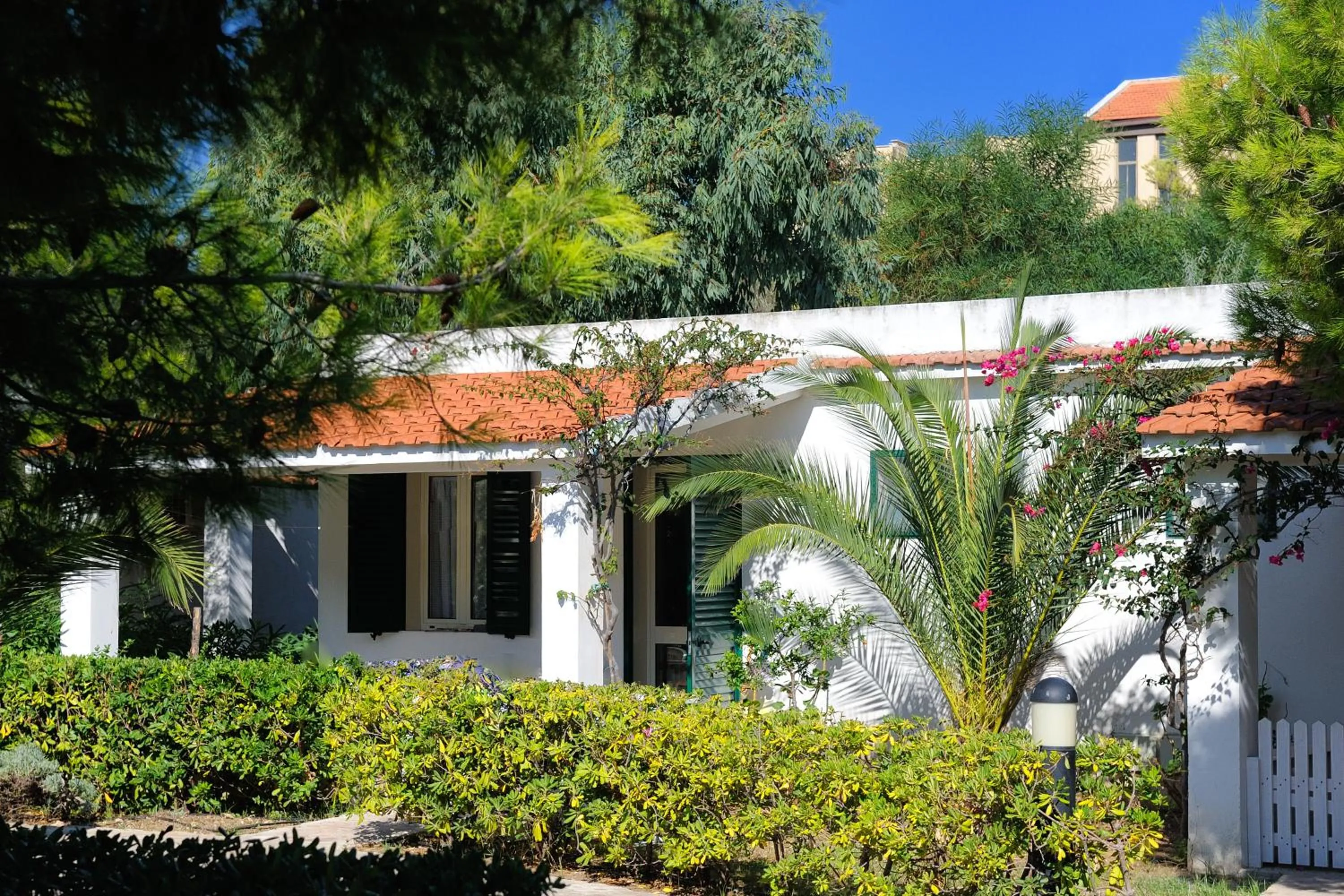 Facade/entrance in Baia Degli Aranci Suite & Apartments