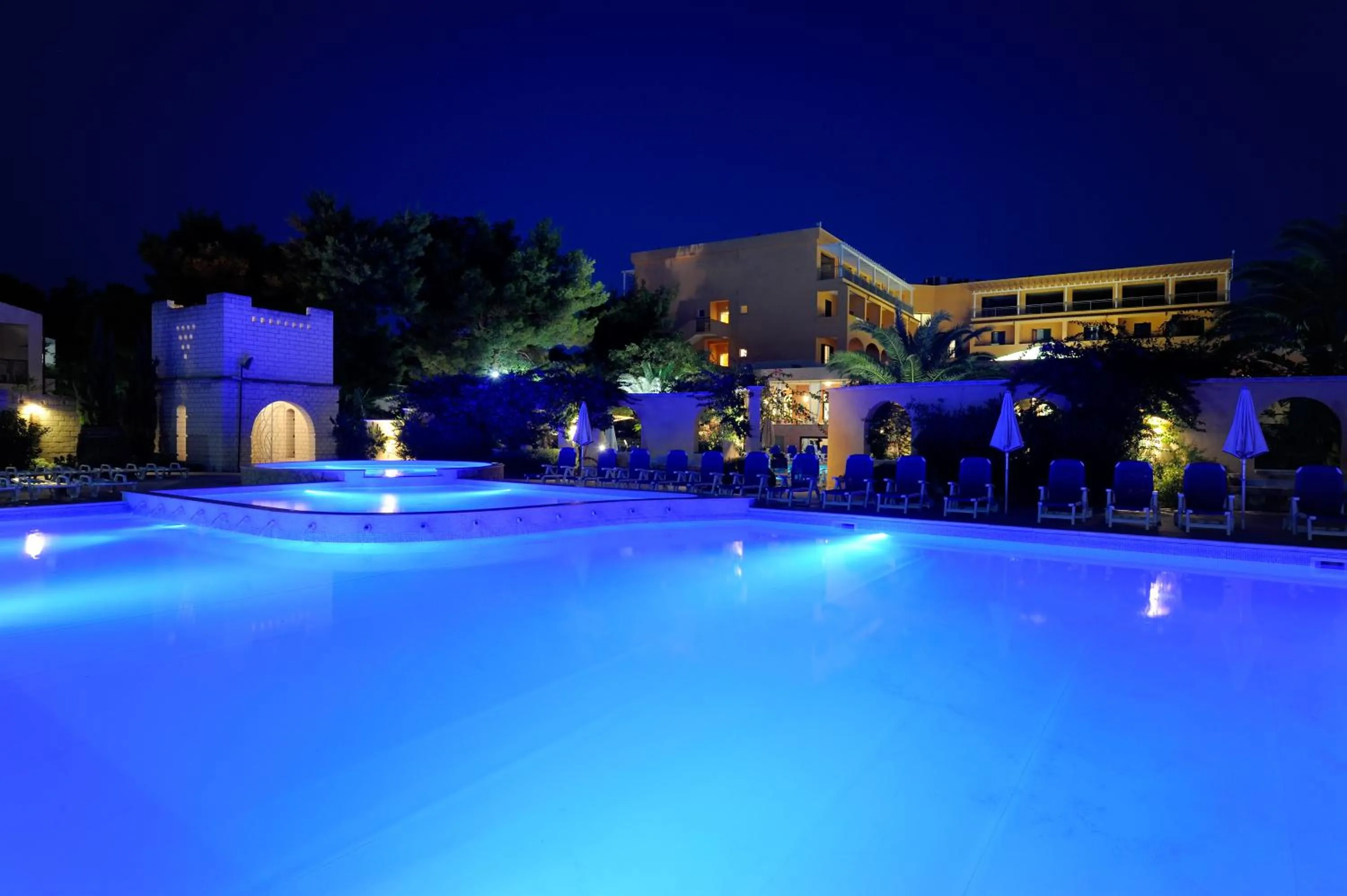 Swimming pool in Baia Degli Aranci Suite & Apartments