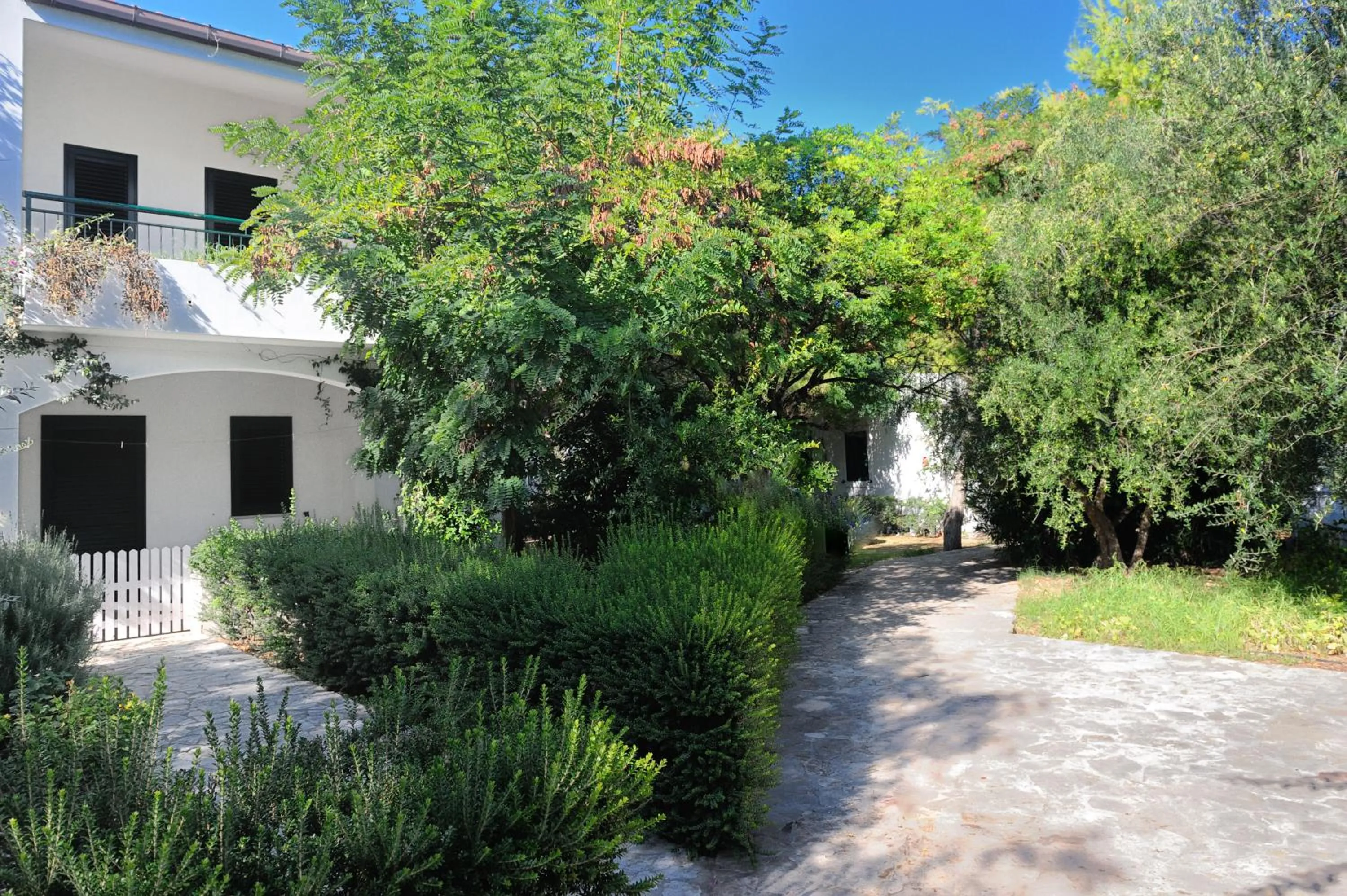 Garden in Baia Degli Aranci Suite & Apartments