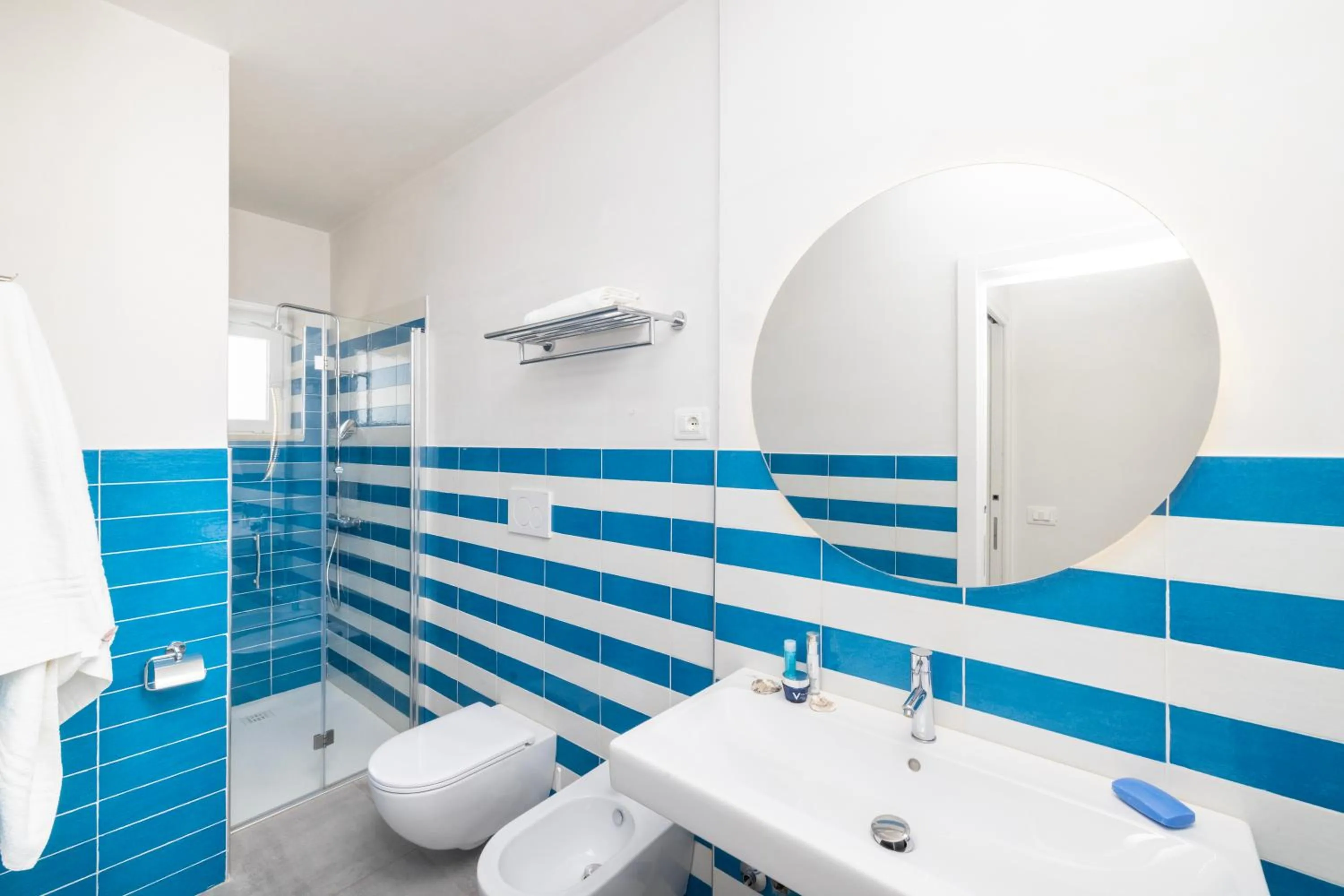 Toilet in Baia Degli Aranci Suite & Apartments