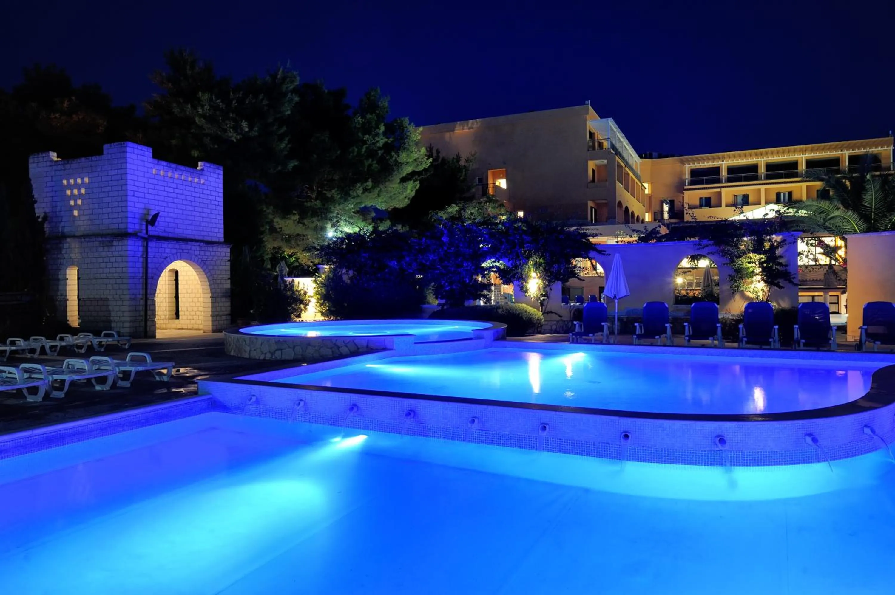 Swimming pool in Baia Degli Aranci Suite & Apartments