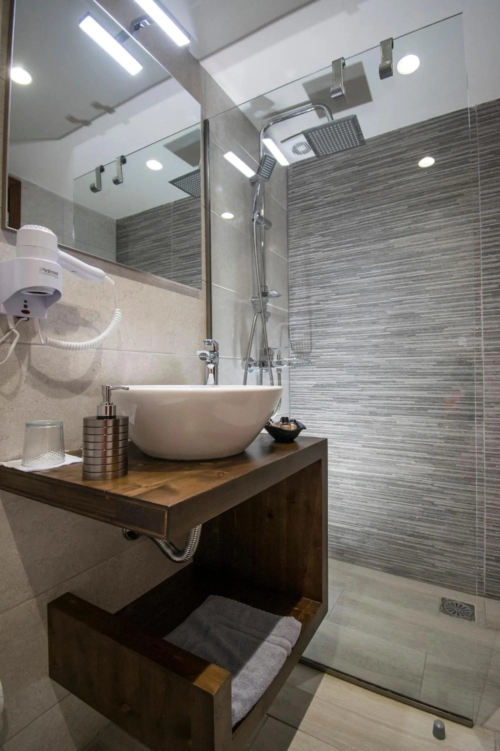 Shower in D'Argento Boutique Rooms