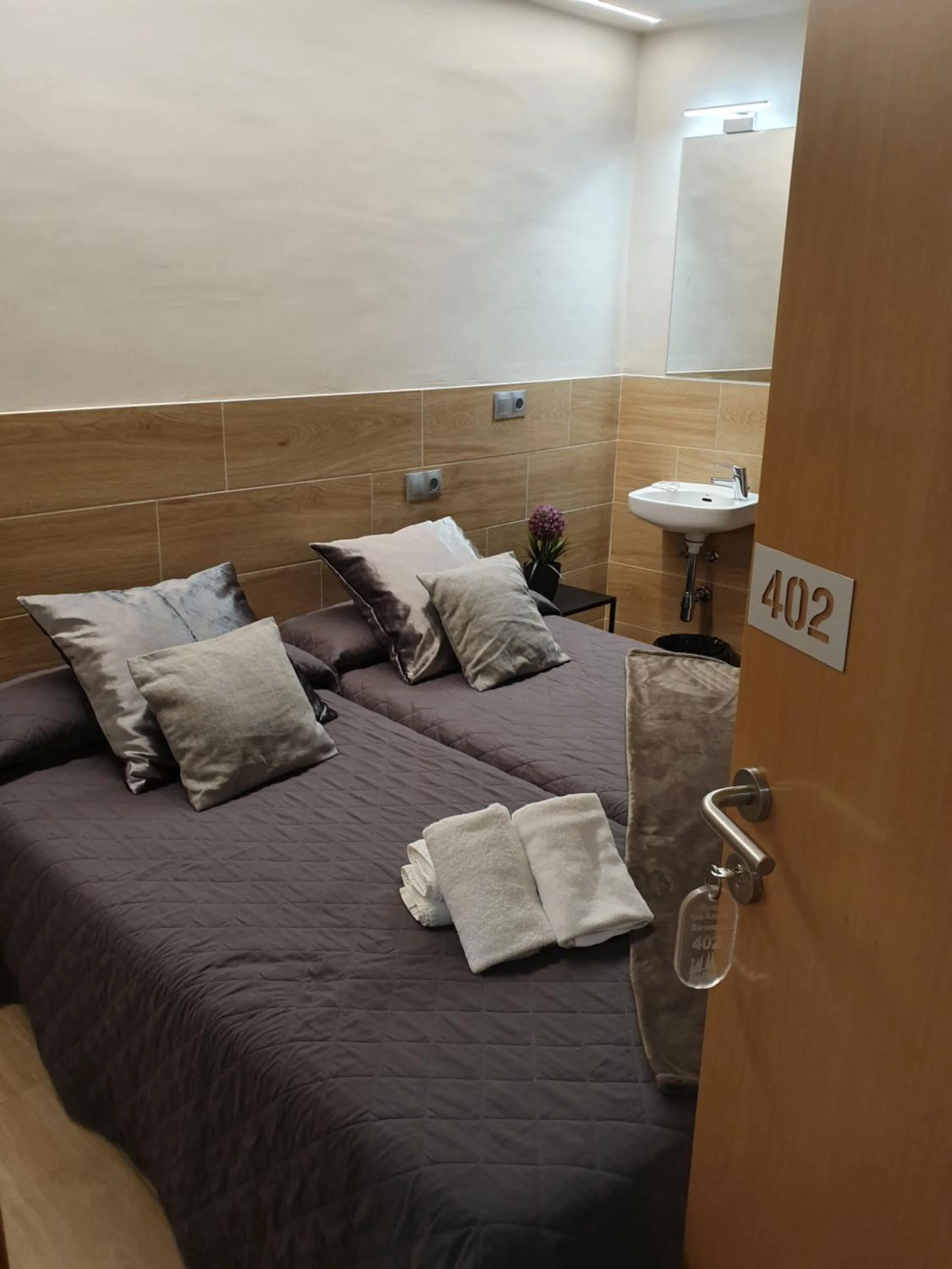 Photo of the whole room, Bed in Pensión San Ramón