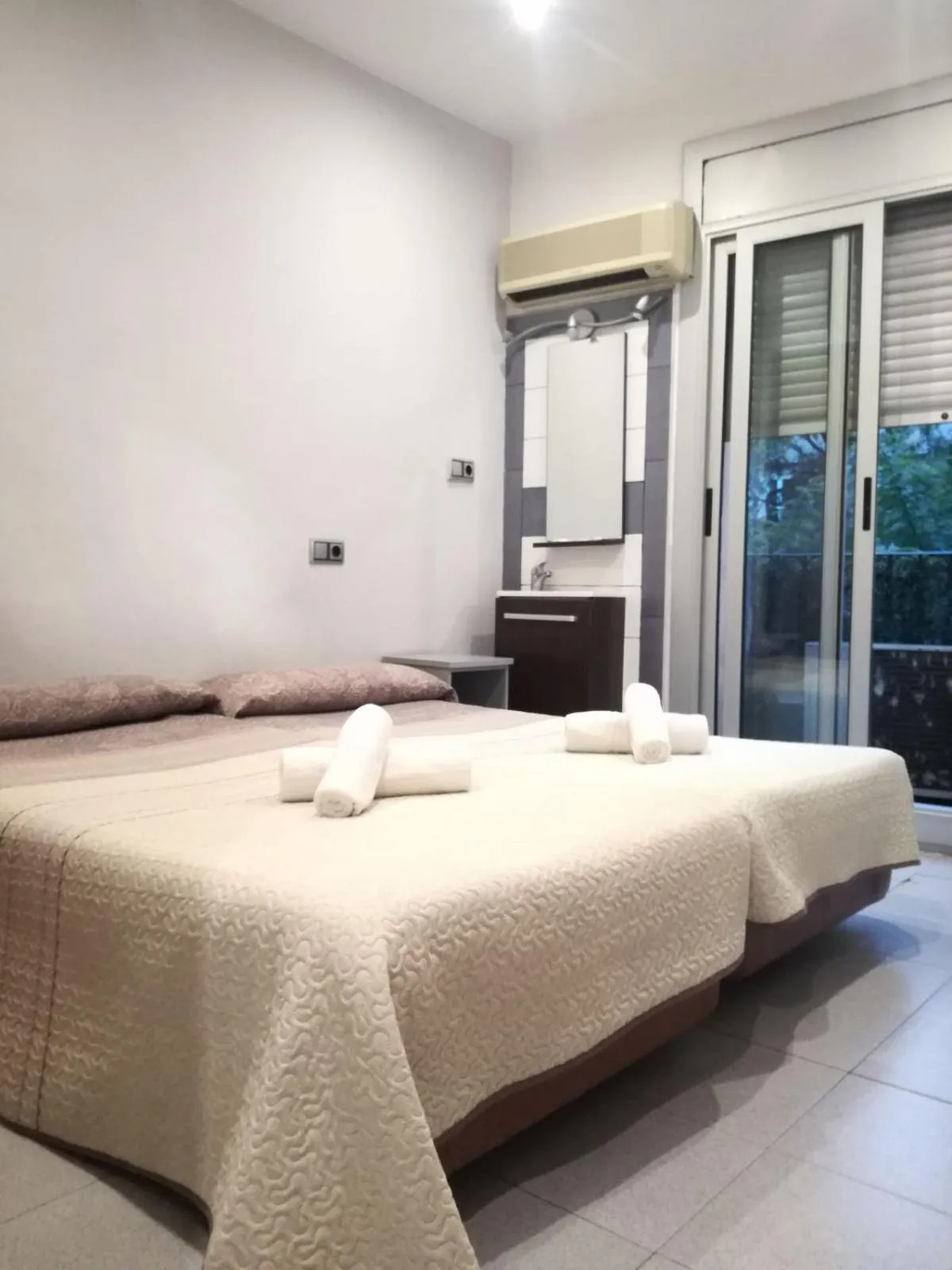 Photo of the whole room, Bed in Pensión San Ramón