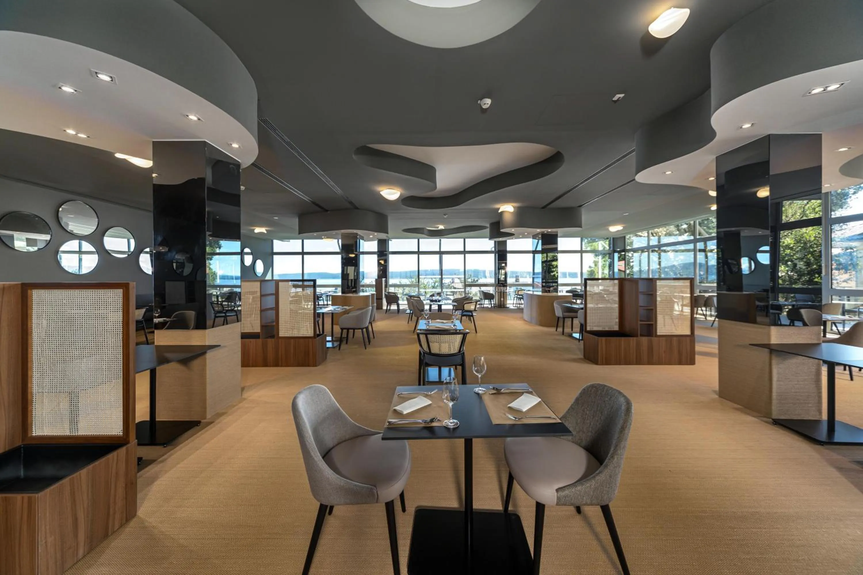 Restaurant/places to eat in Hotel Katarina