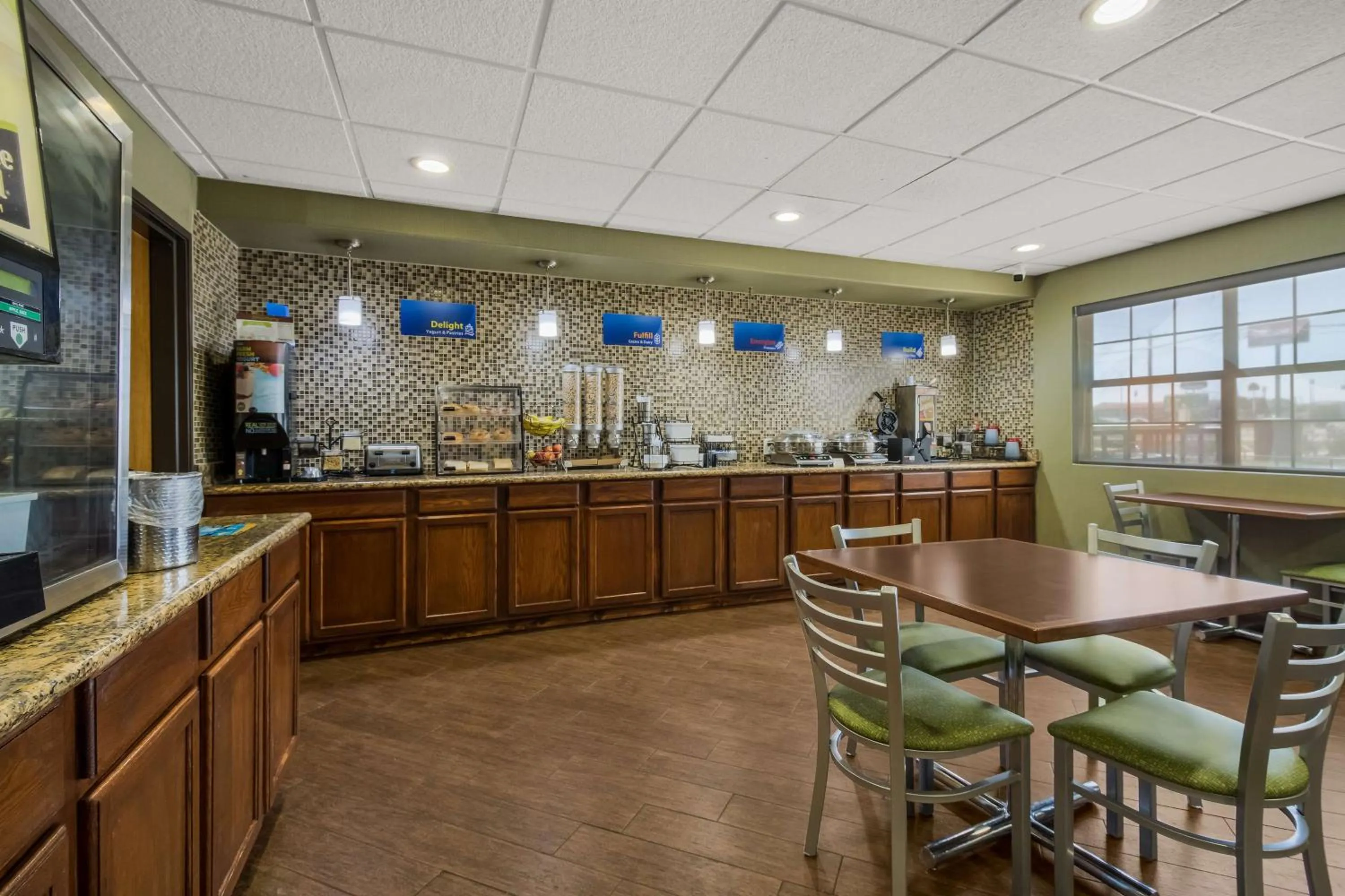 Breakfast in Best Western Temple Inn & Suites