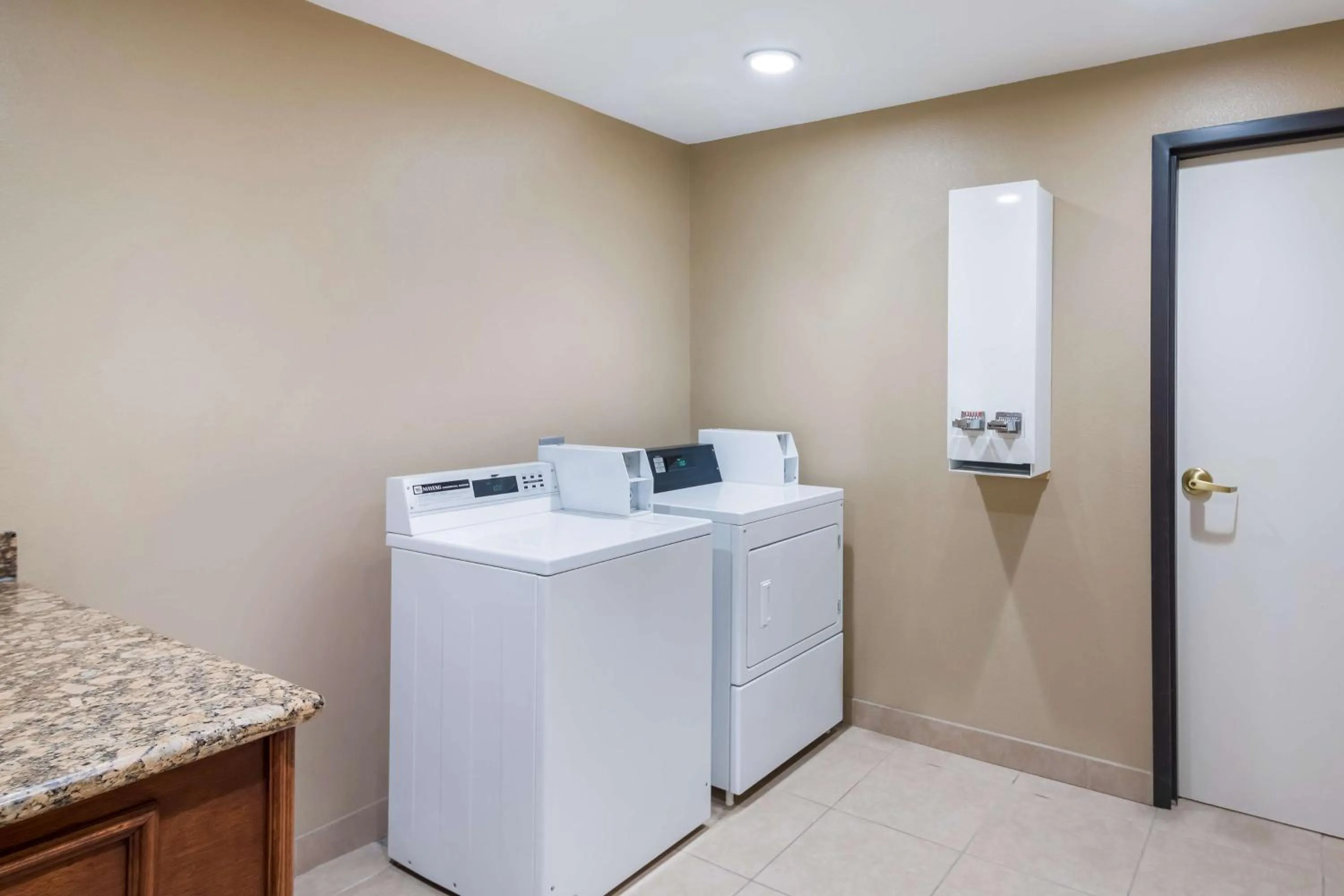 laundry in Best Western Temple Inn & Suites