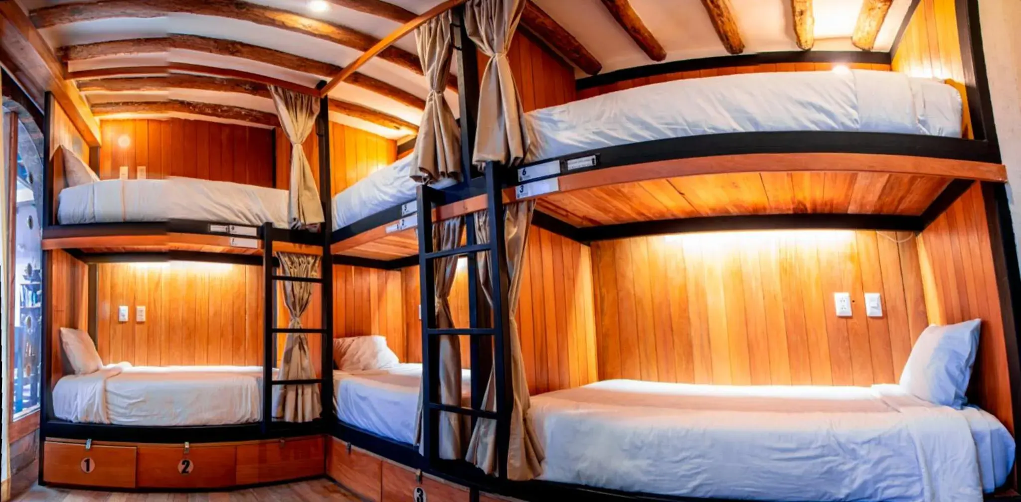 Bed in 6-Bed Mixed Dormitory Room with Shared Bathroom in Nao Victoria Hostel Bed in 6-Bed Mixed Dormitory Room with Shared Bathroom in Nao Victoria Hostel