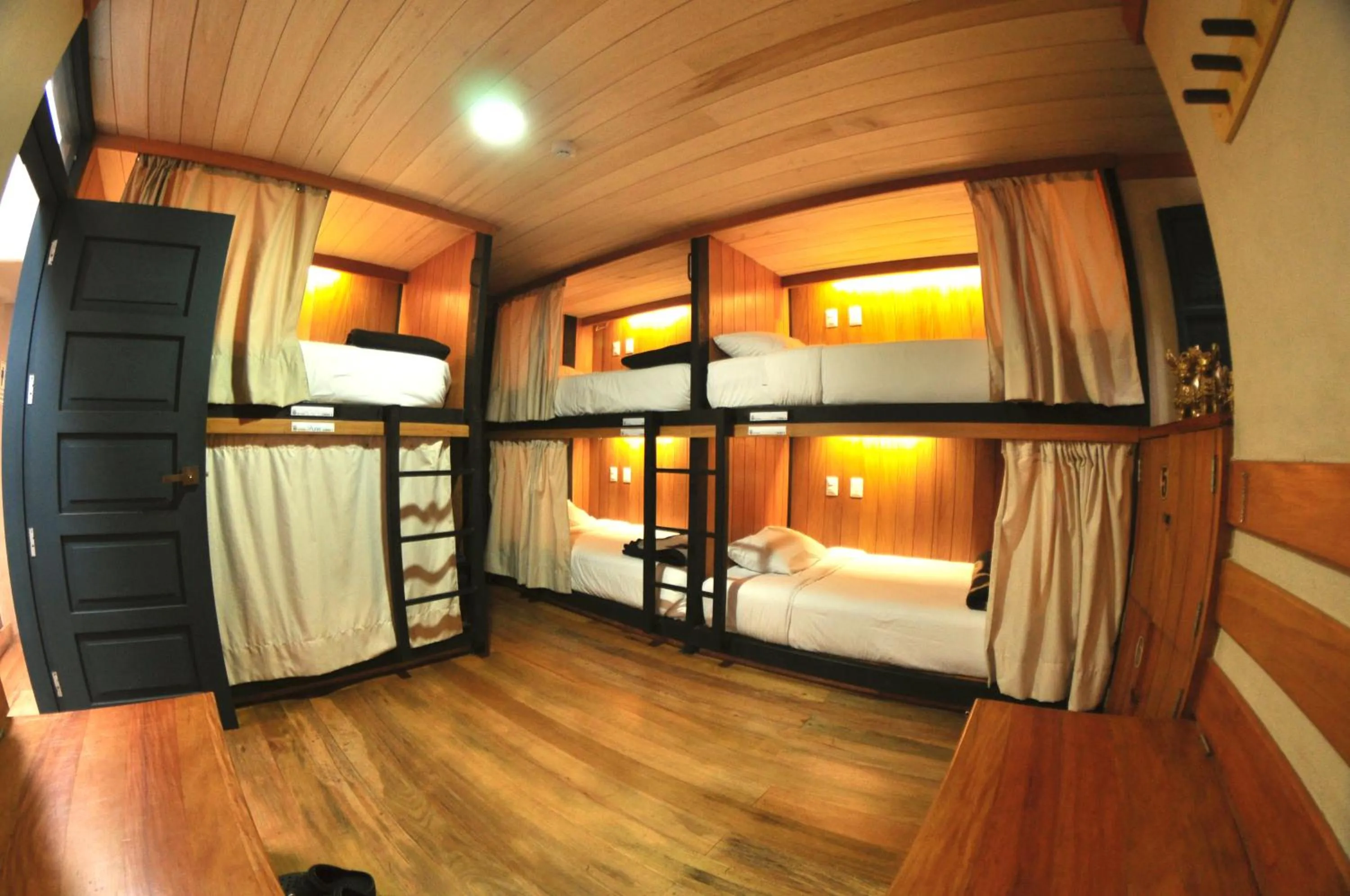 Bedroom, Bed in Nao Victoria Hostel