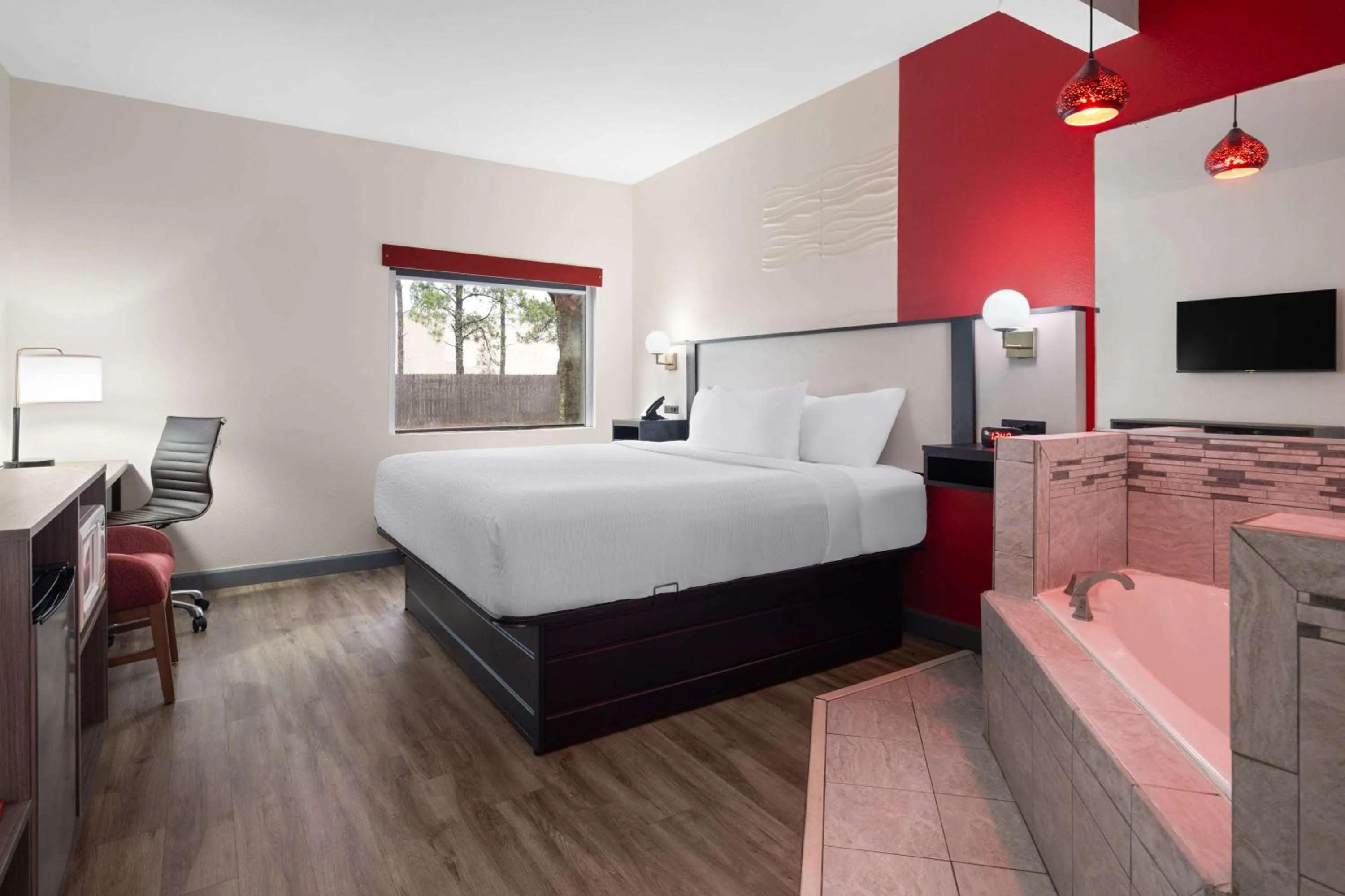 Photo of the whole room, Bed in Ramada by Wyndham Locust Grove