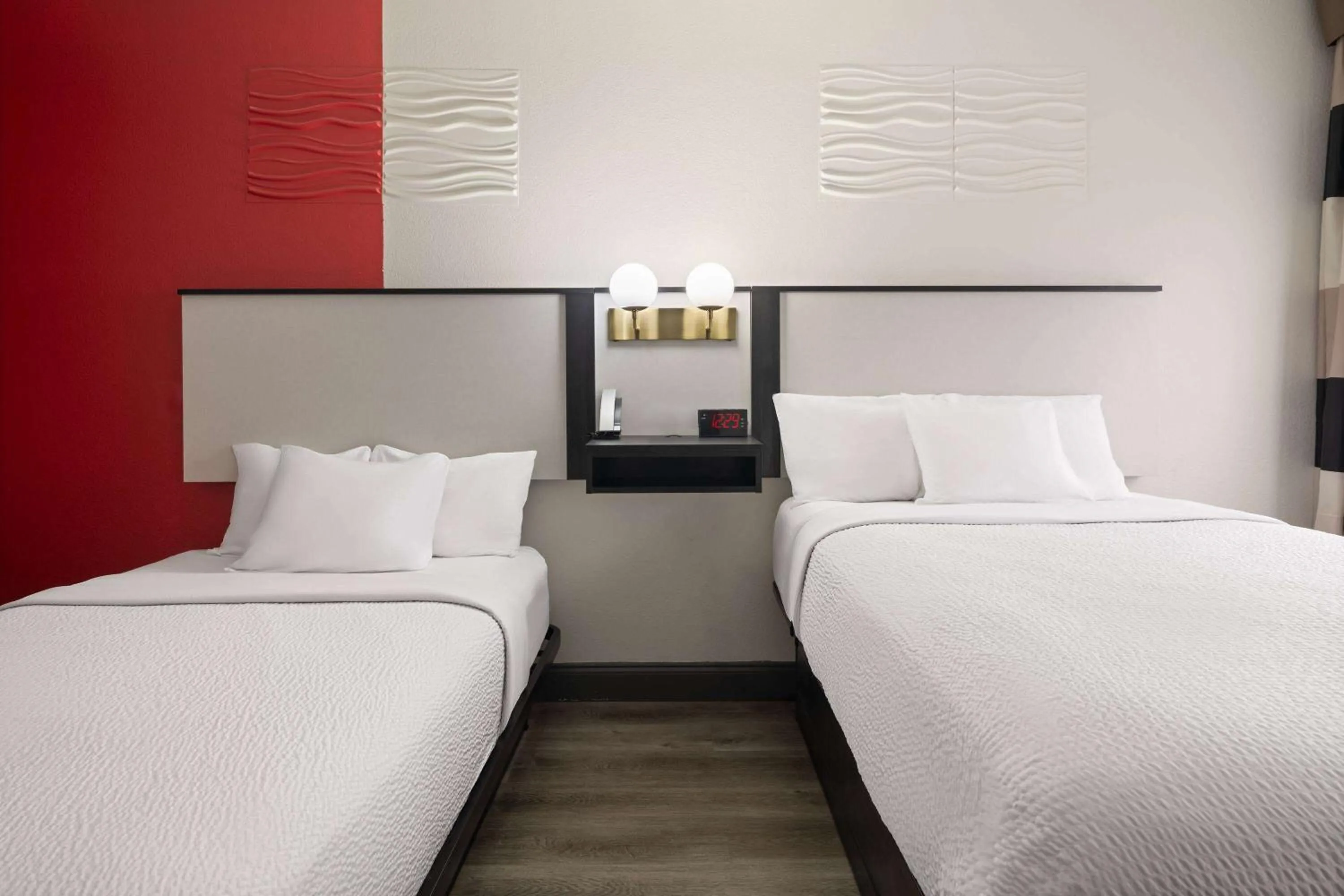 Photo of the whole room, Bed in Ramada by Wyndham Locust Grove