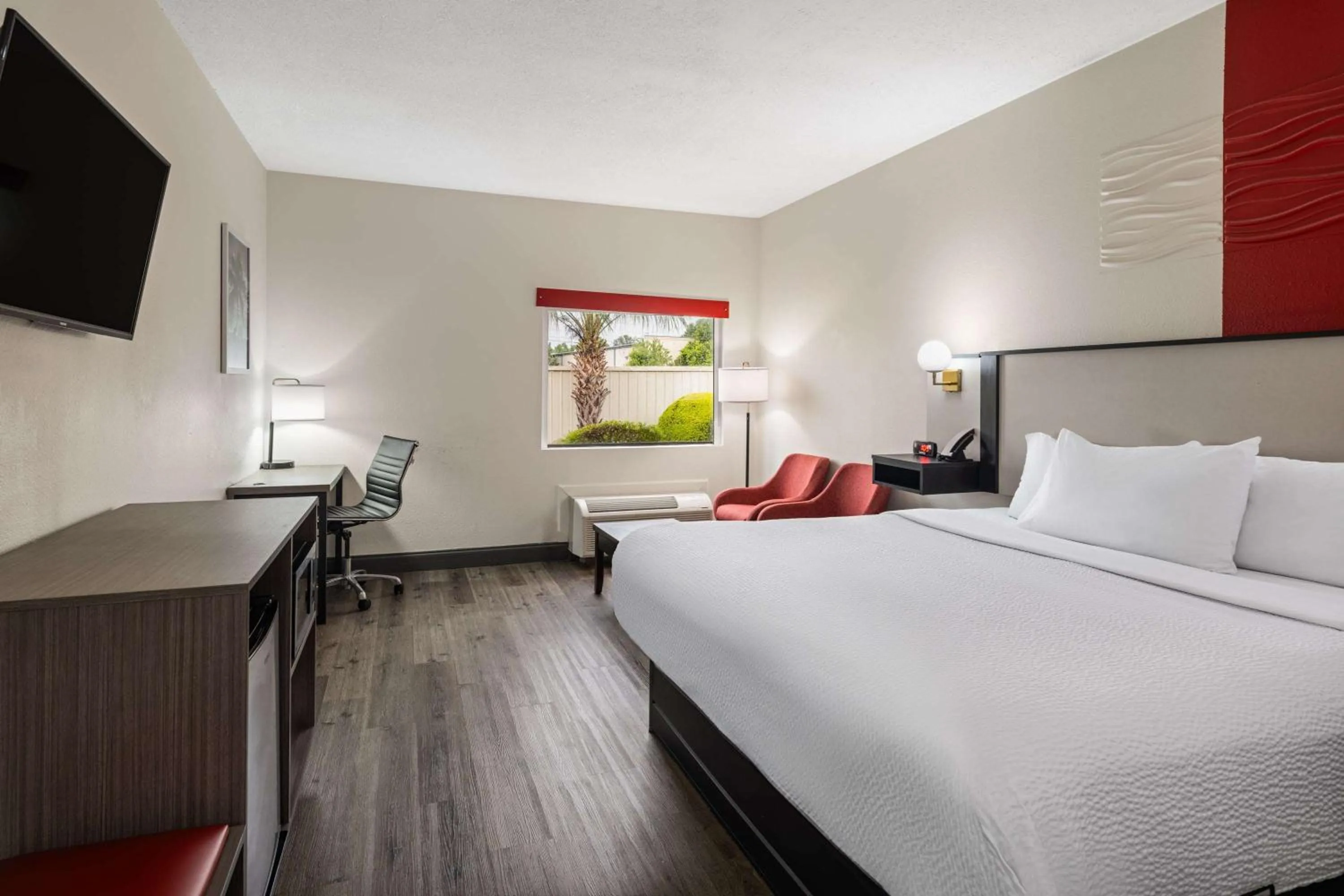 Photo of the whole room, Bed in Ramada by Wyndham Locust Grove