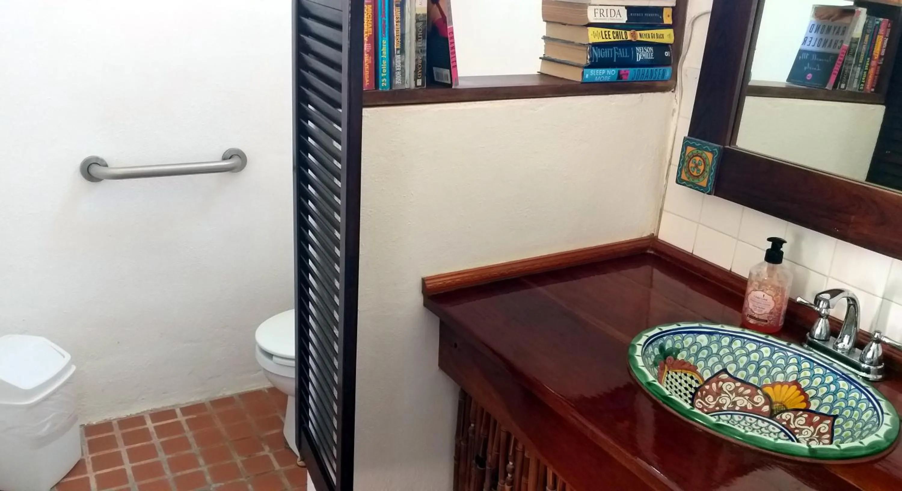 Toilet in Mayan Beach Garden