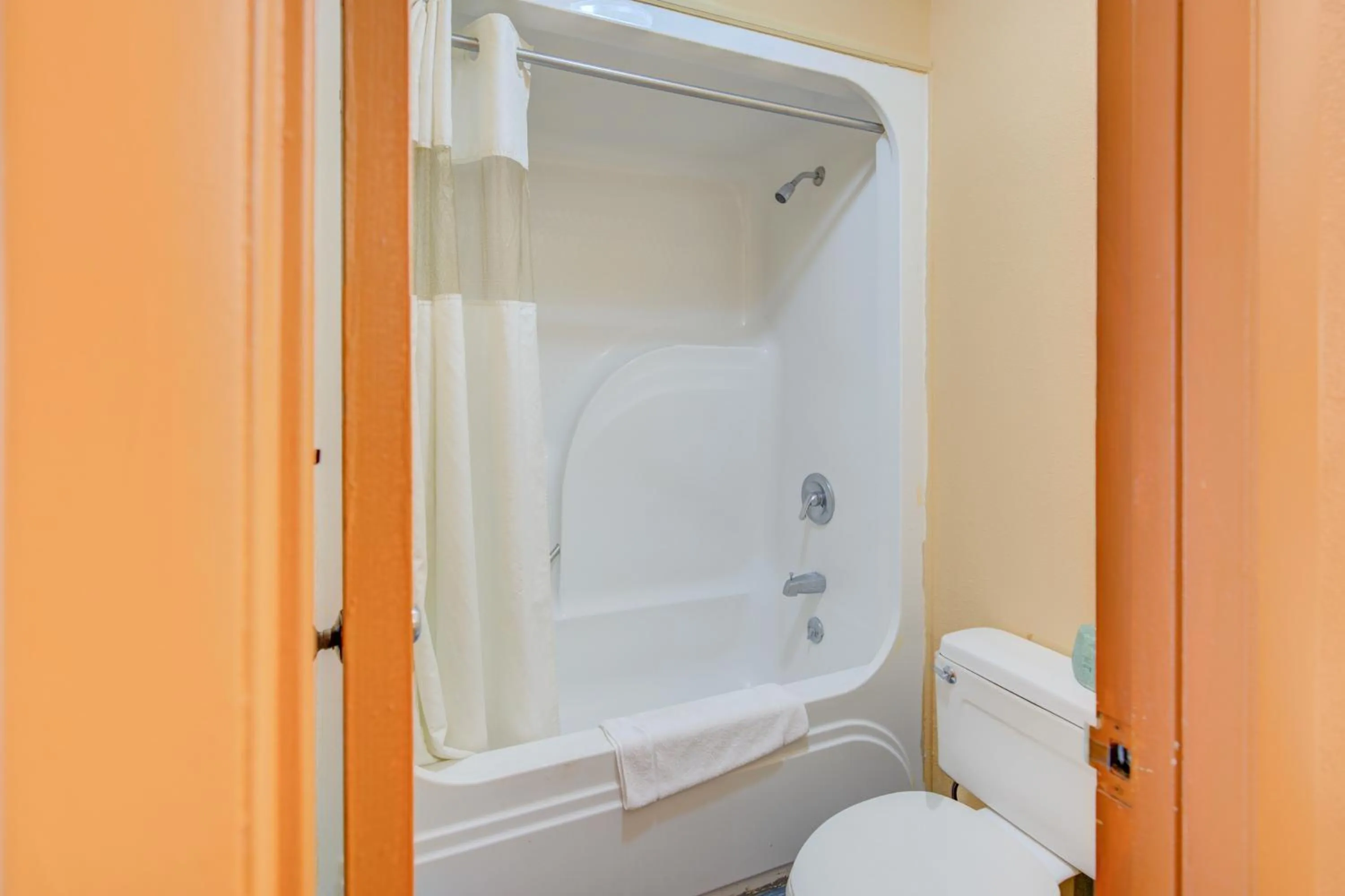 Bathroom in Hotel O Deluxe Inn Kingstree SC HWY 52