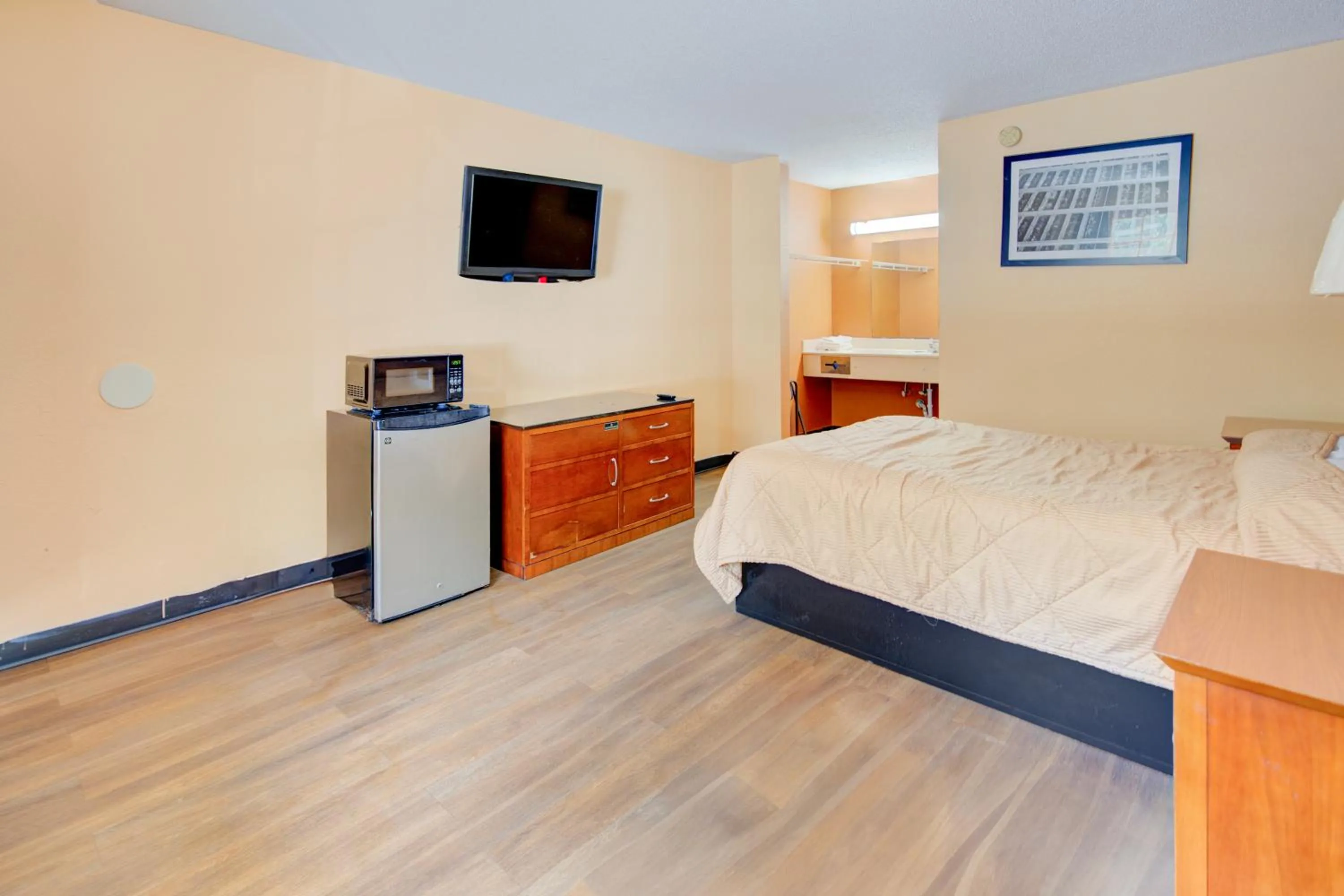 Bedroom, Bed in Hotel O Deluxe Inn Kingstree SC HWY 52