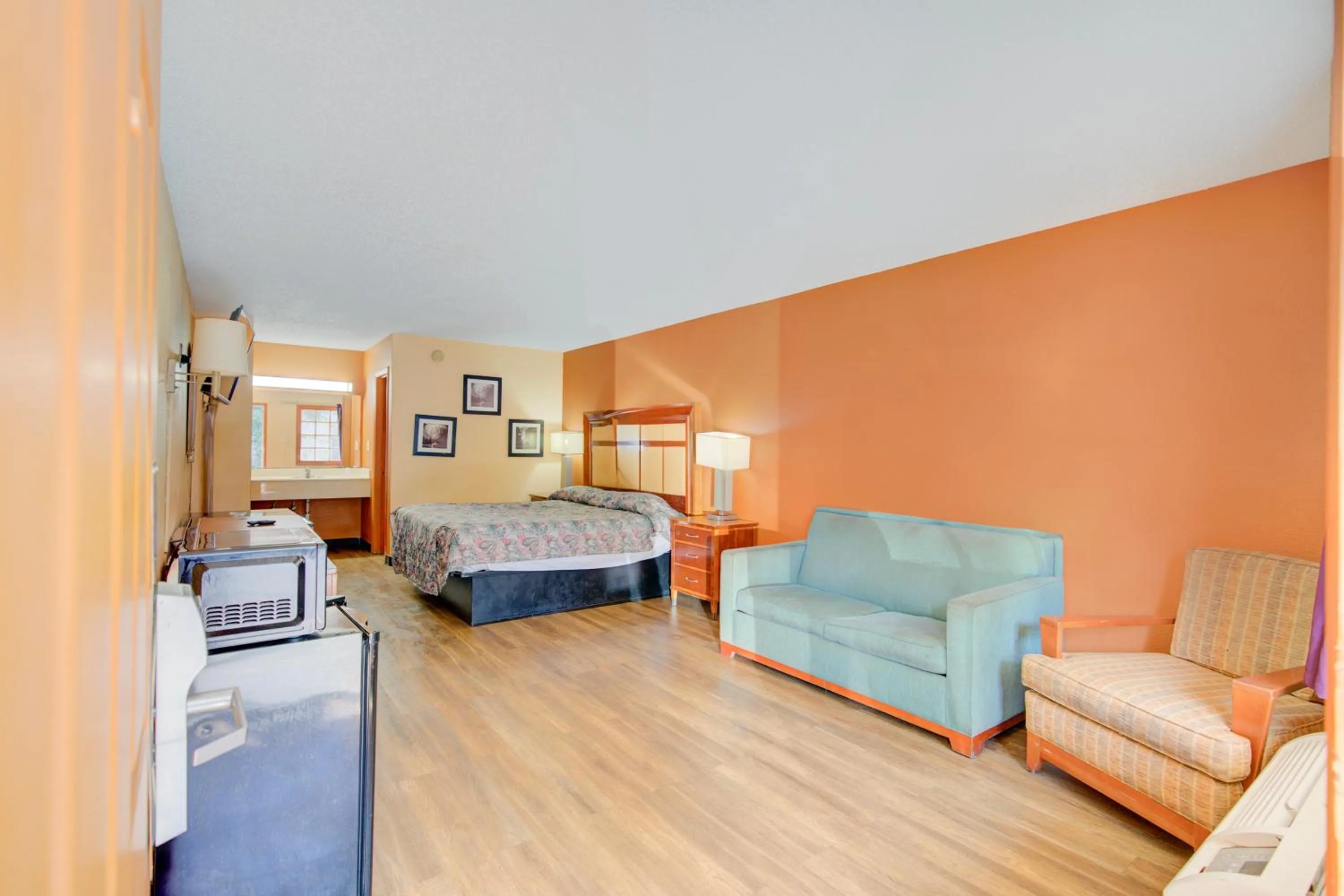 Bedroom, Bed in Hotel O Deluxe Inn Kingstree SC HWY 52