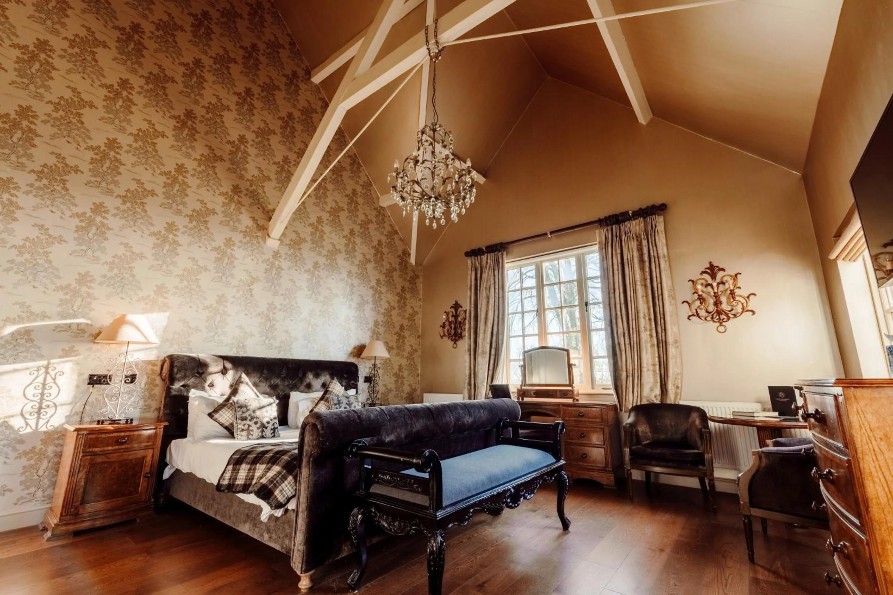 Bed in The Coed-Y-Mwstwr Hotel