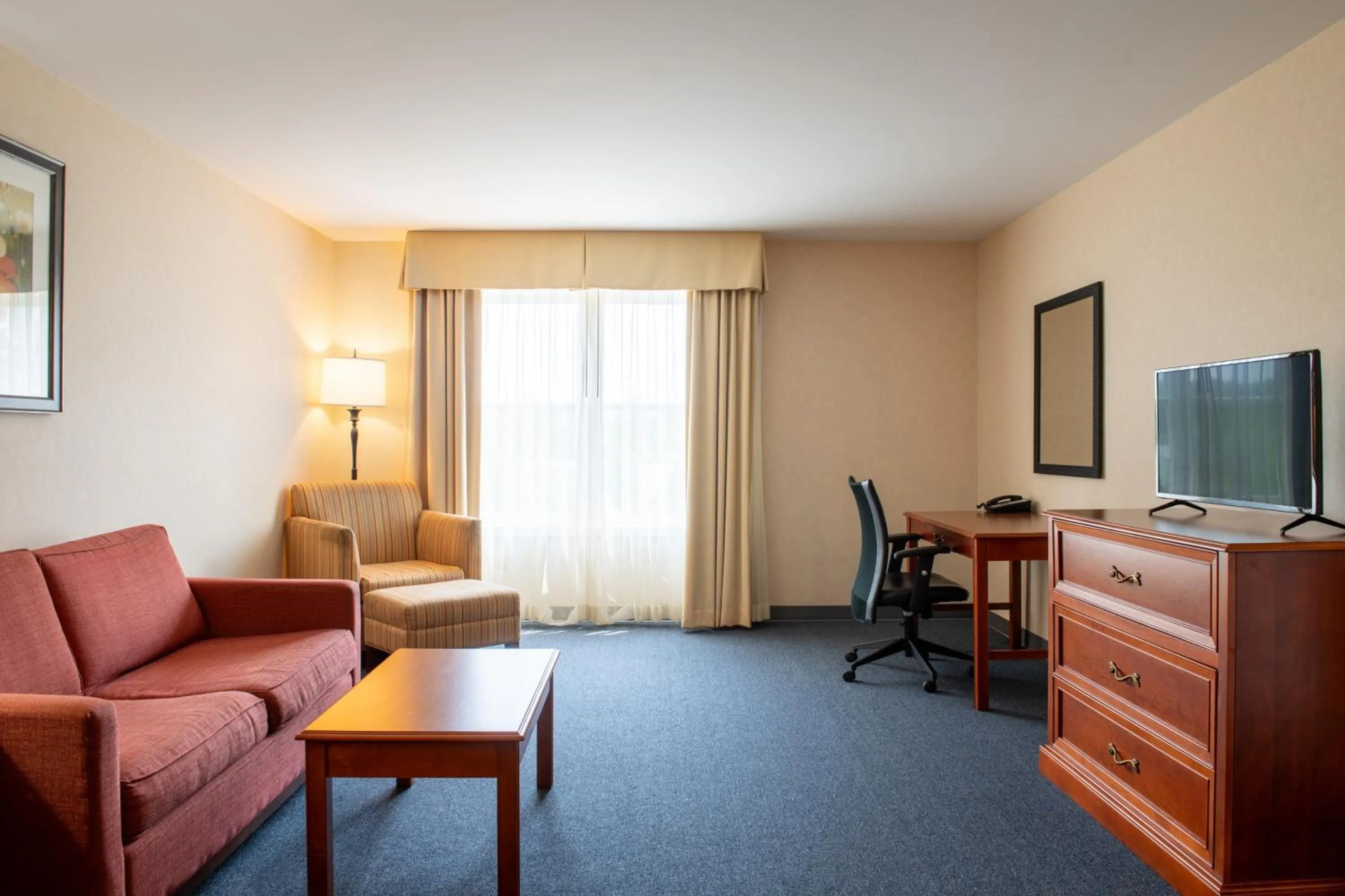 Living room in White River Inn & Suites