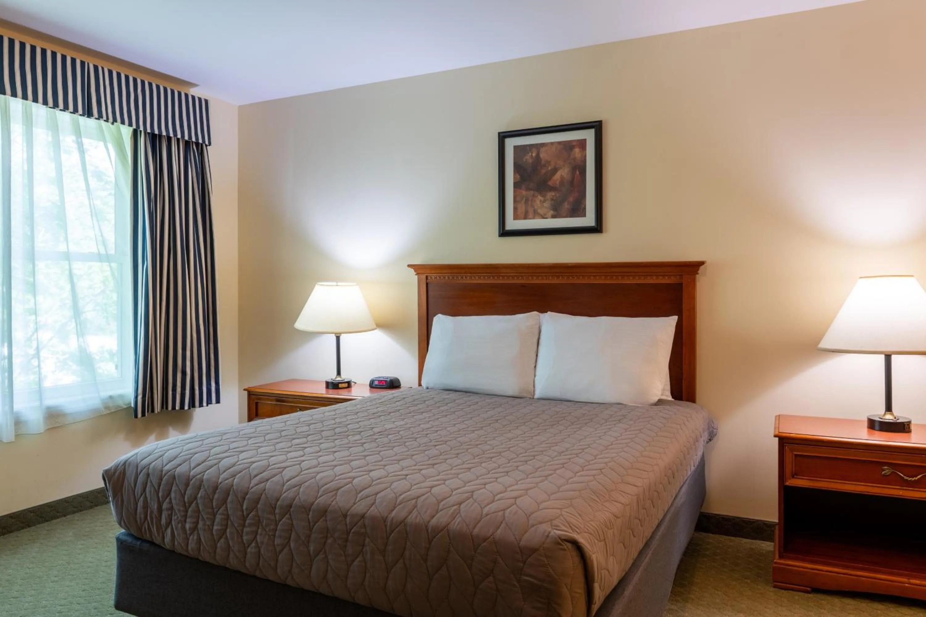 Bedroom, Bed in White River Inn & Suites