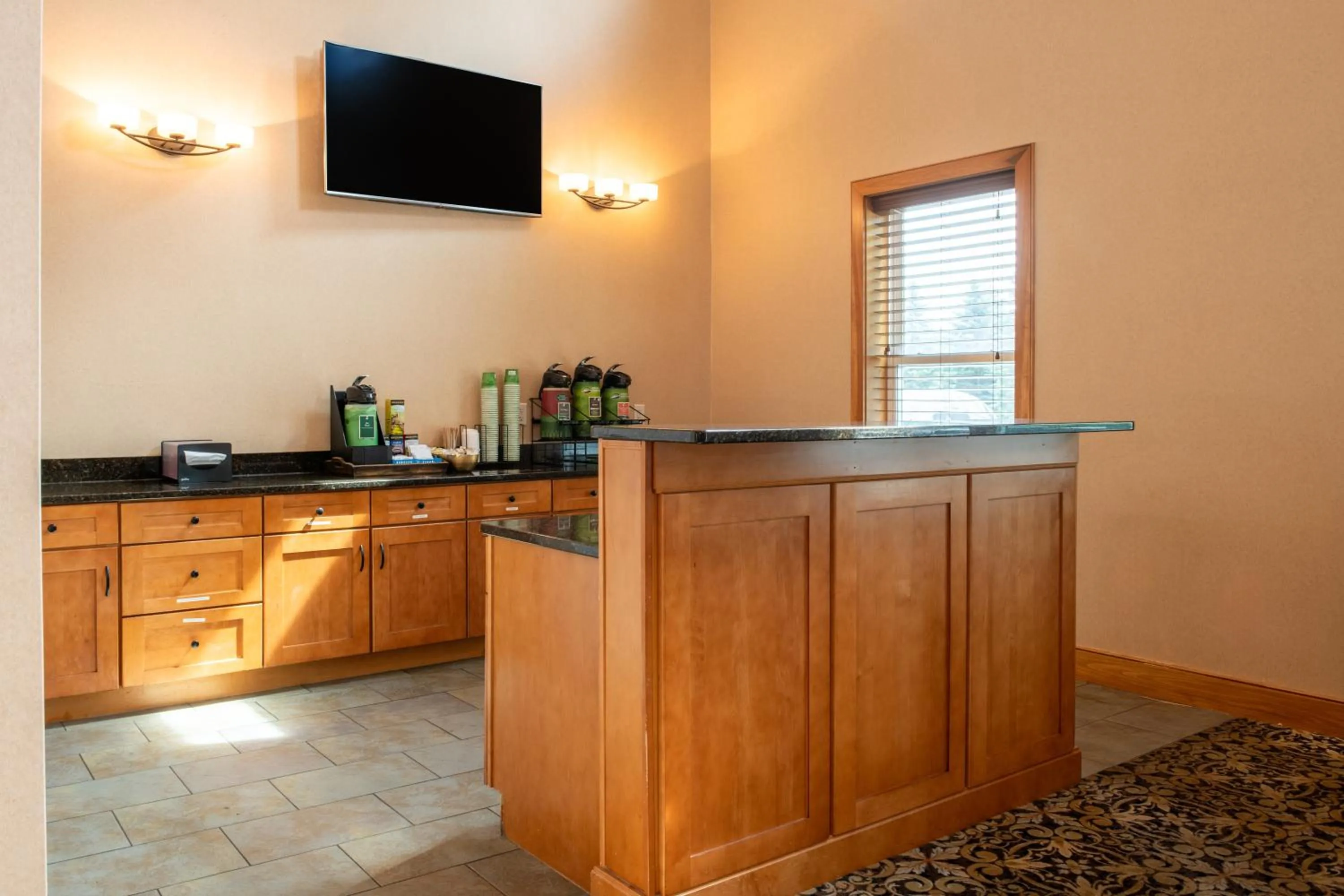 Breakfast in White River Inn & Suites