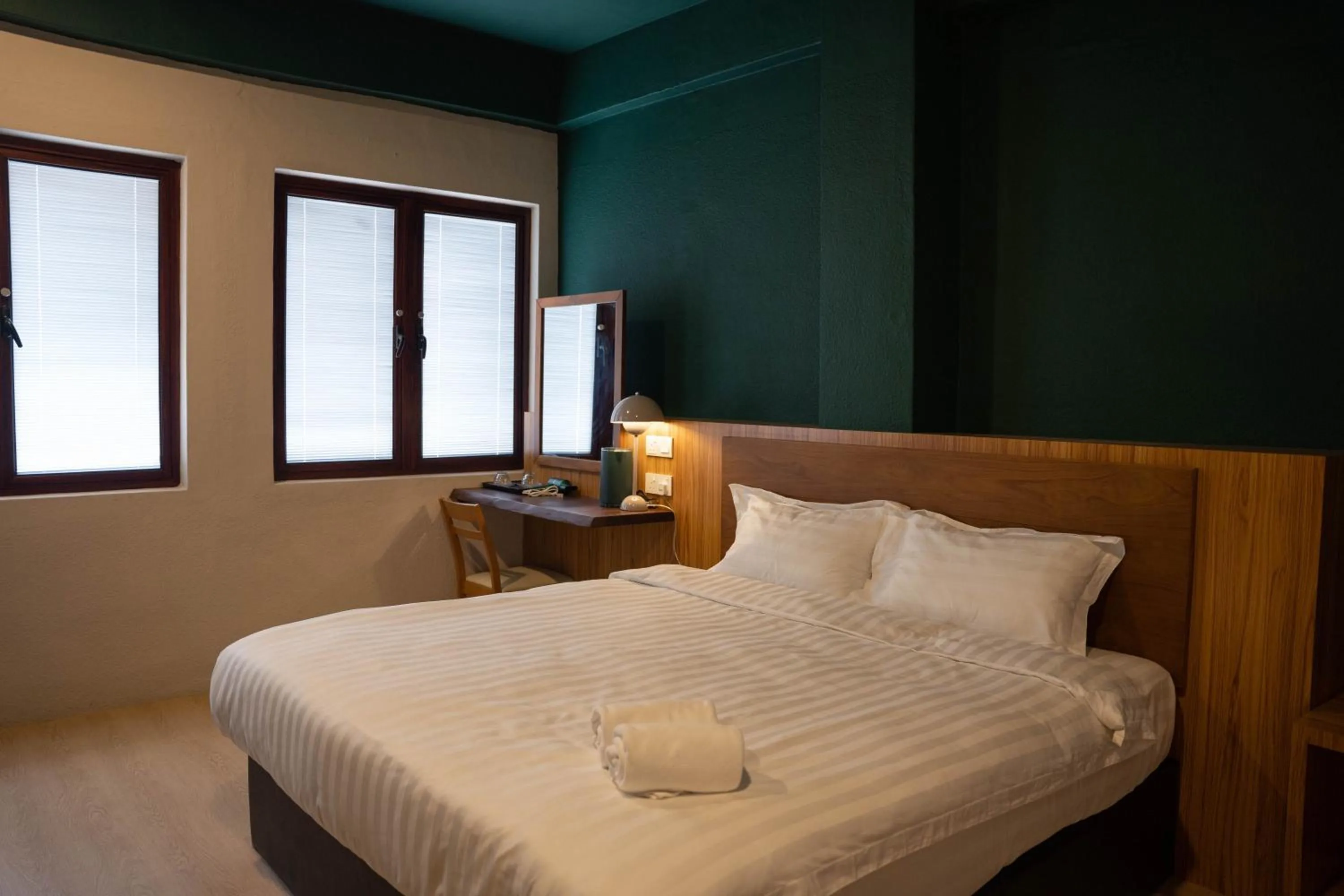 Bed in Room V Jalan Sultanah Near Bus Stop Batu Pahat