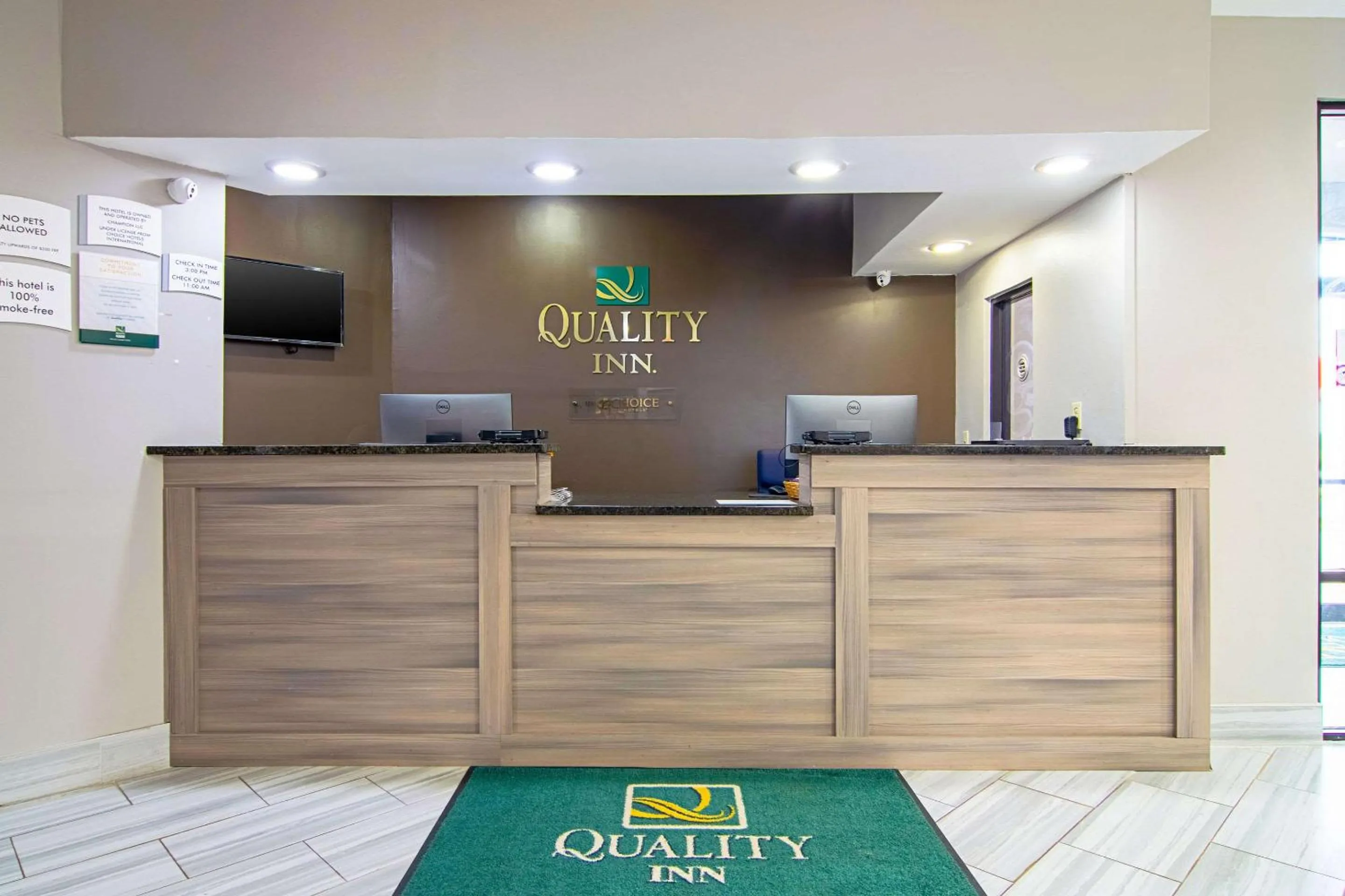 Property building in Quality Inn Villa Rica