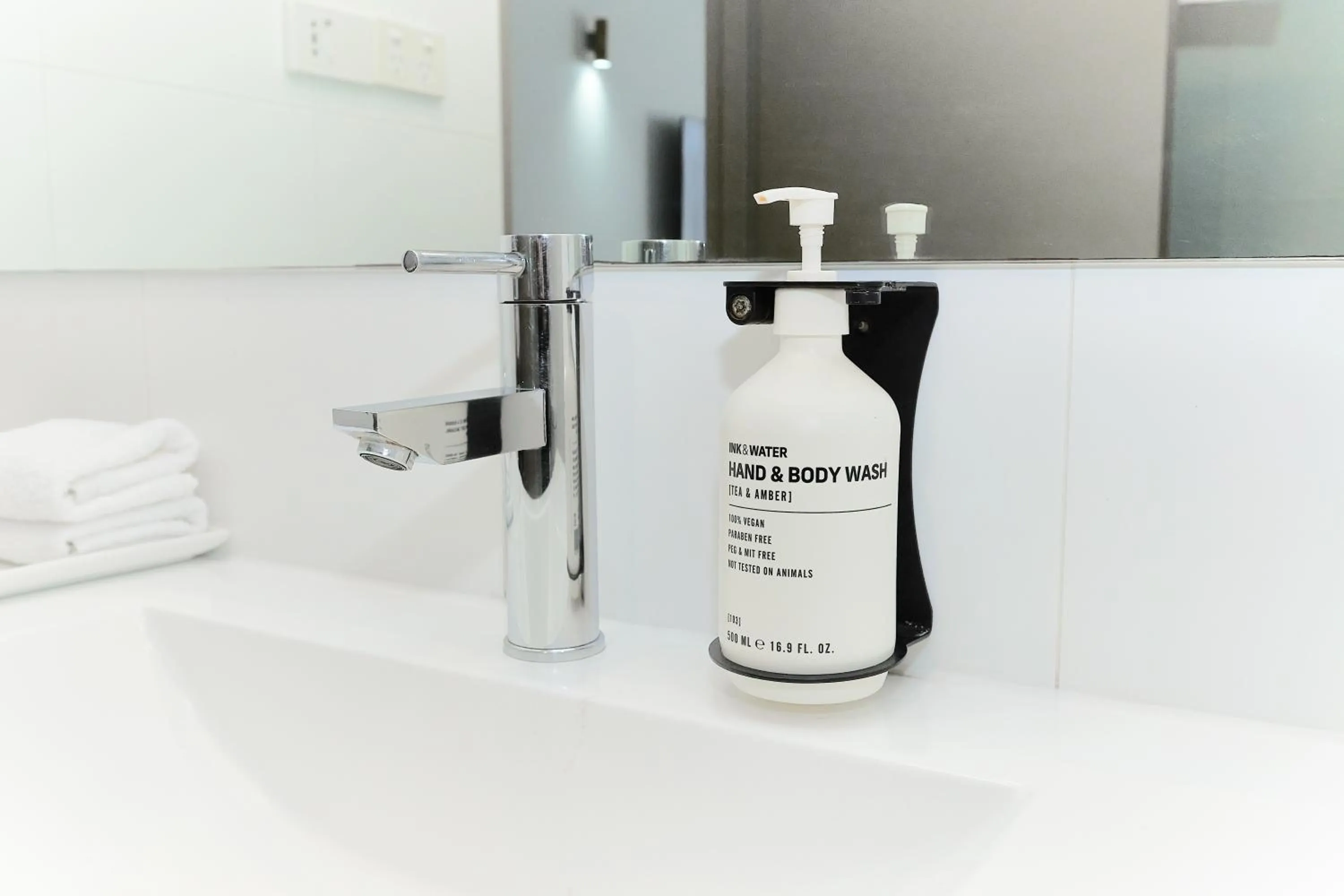 Toilet in Central Studio Hotel Sydney