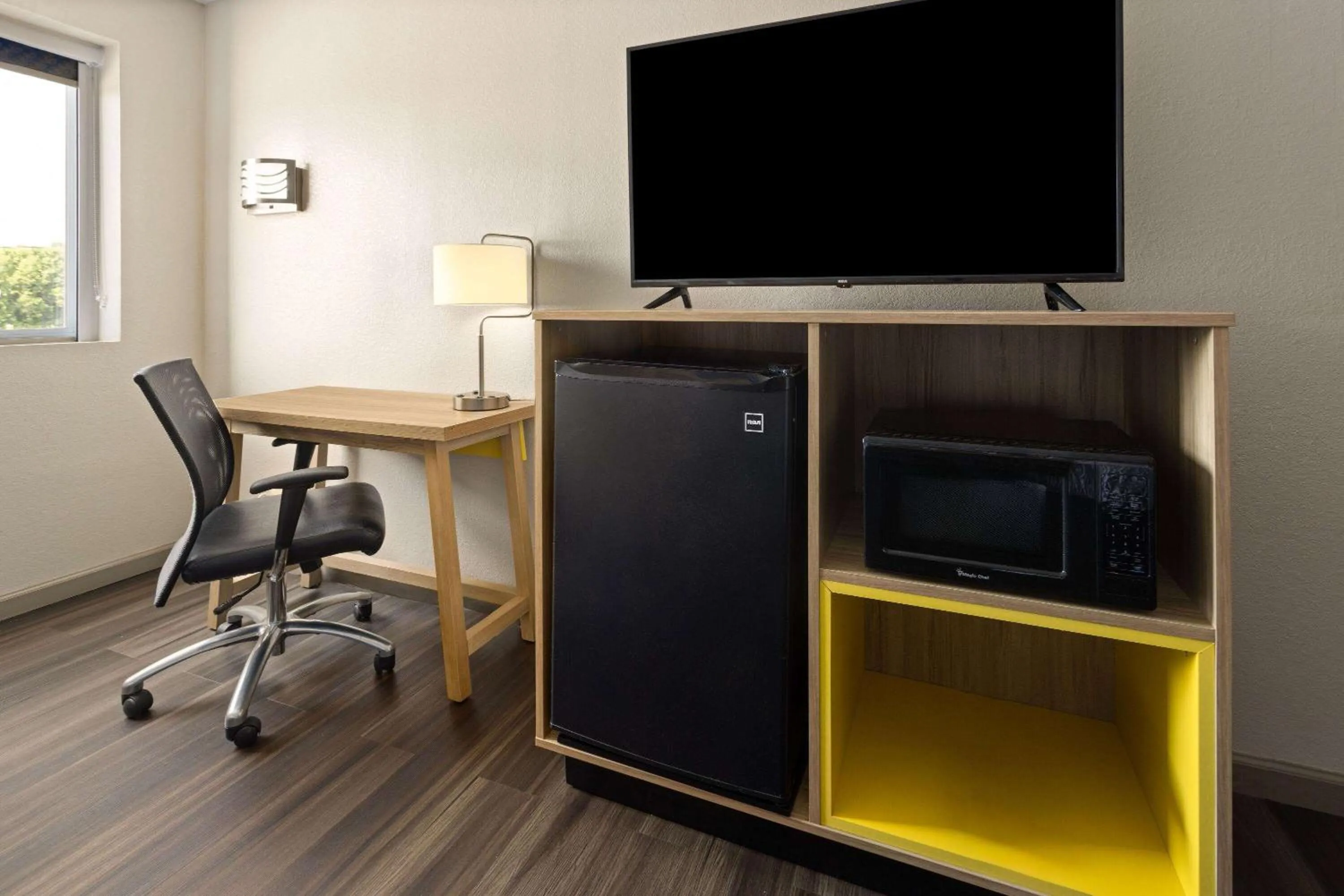 Photo of the whole room in Days Inn by Wyndham Aberdeen