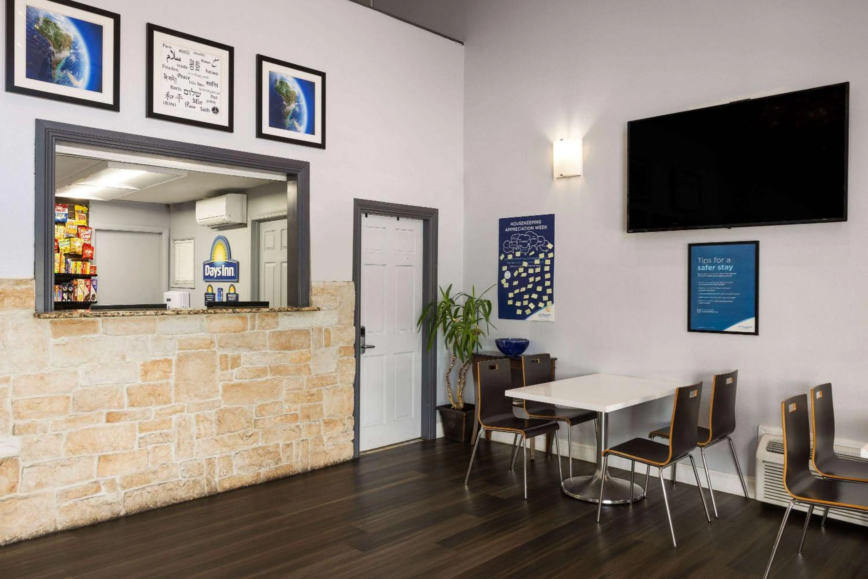 Lobby or reception in Days Inn by Wyndham Aberdeen