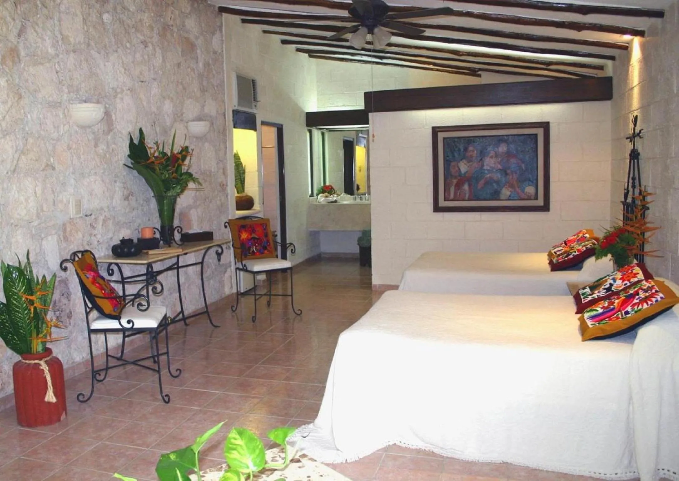 Photo of the whole room, Bed in Hacienda Chichen Resort and Yaxkin Spa
