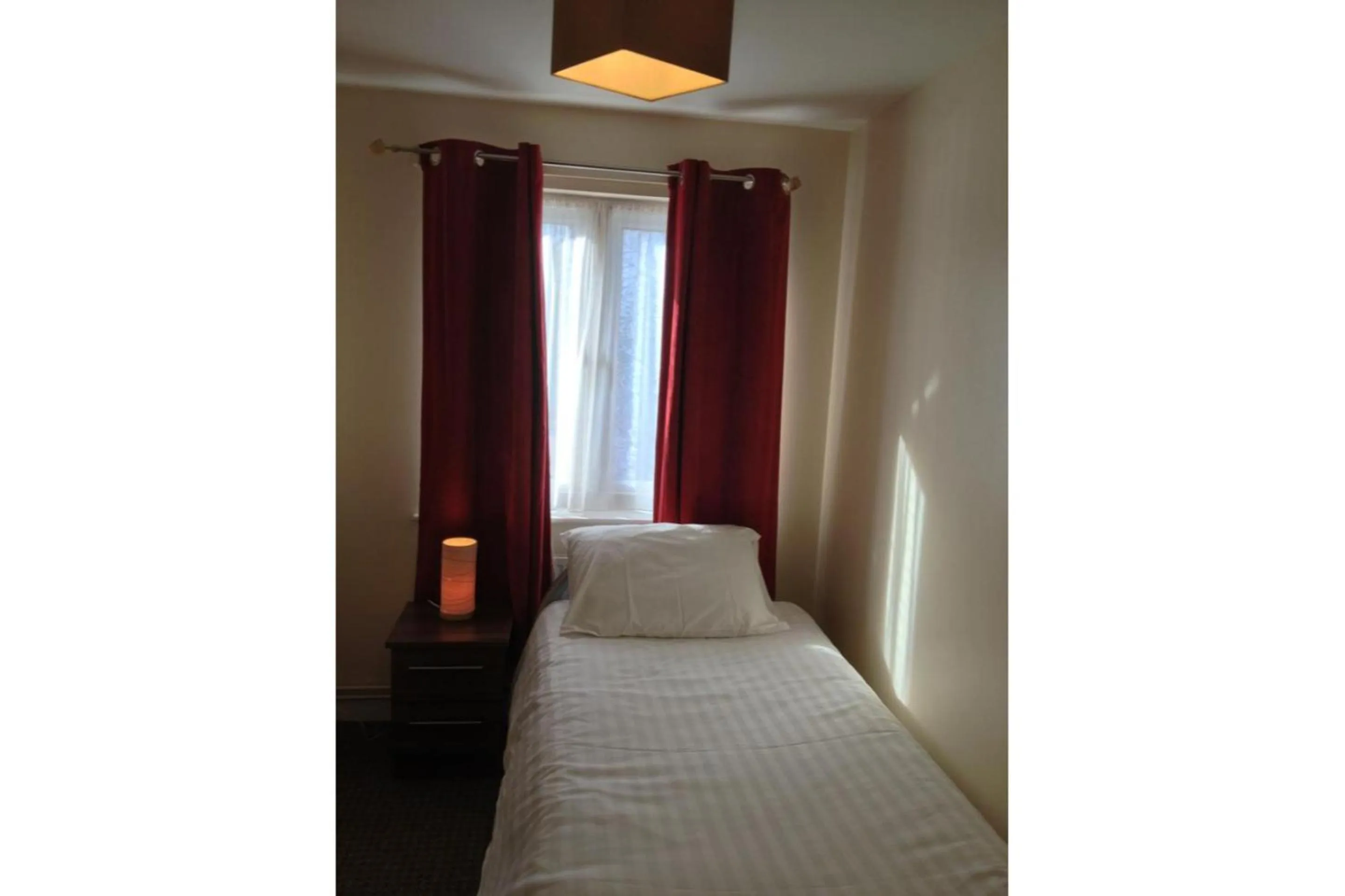 Bedroom in OYO Arinza Apartments