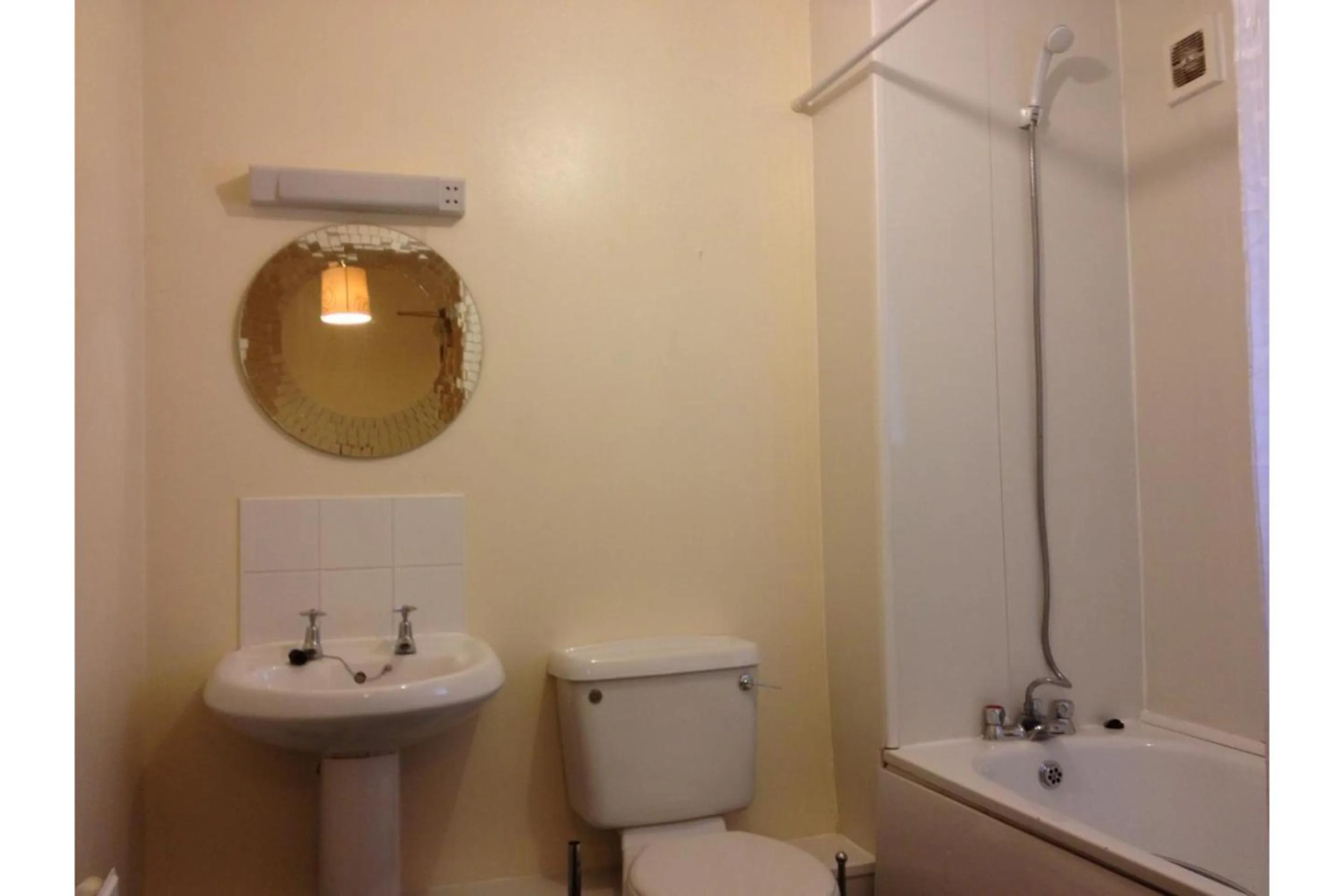 Bathroom in OYO Arinza Apartments