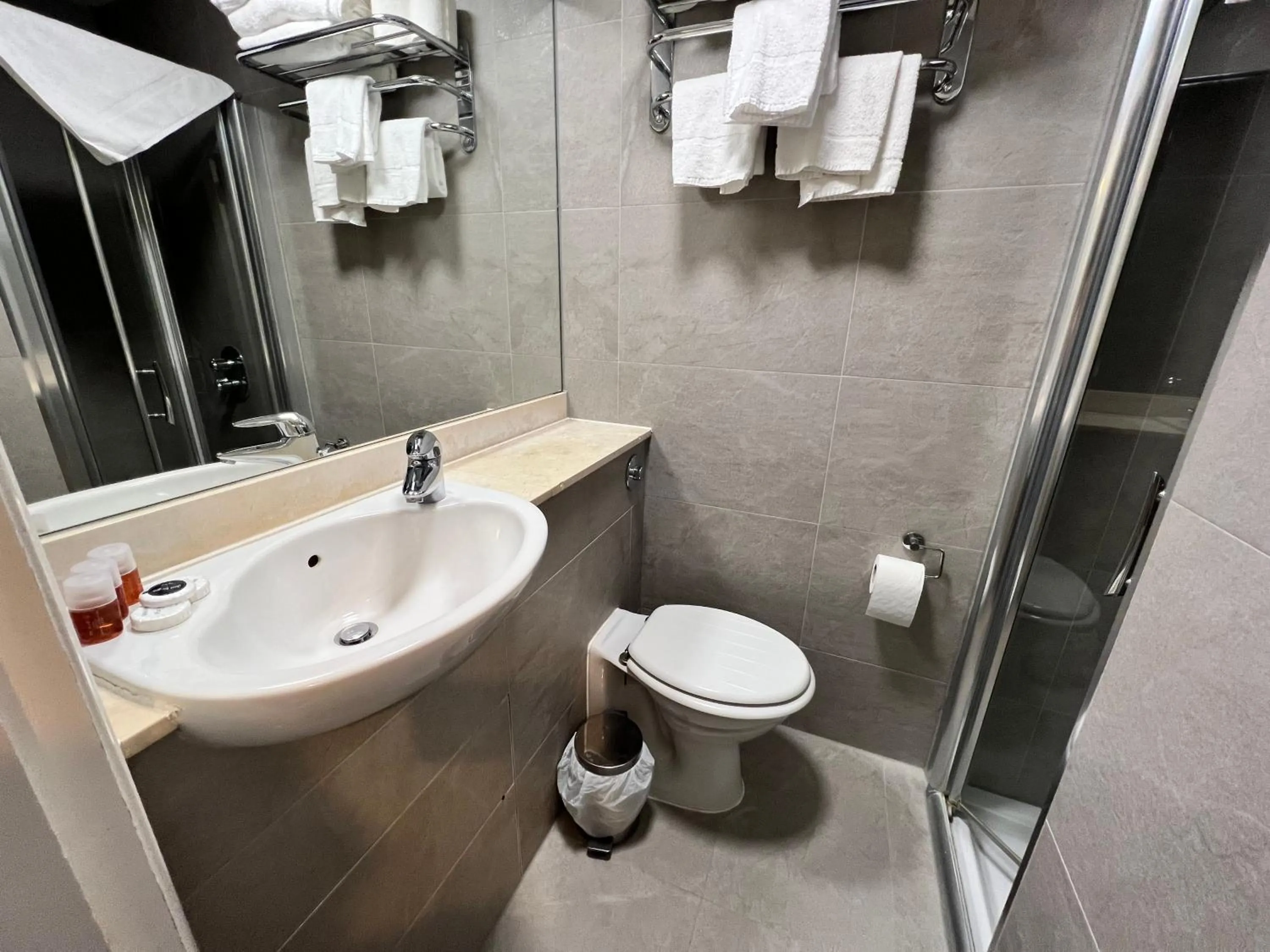 Shower in Hotel Cavendish