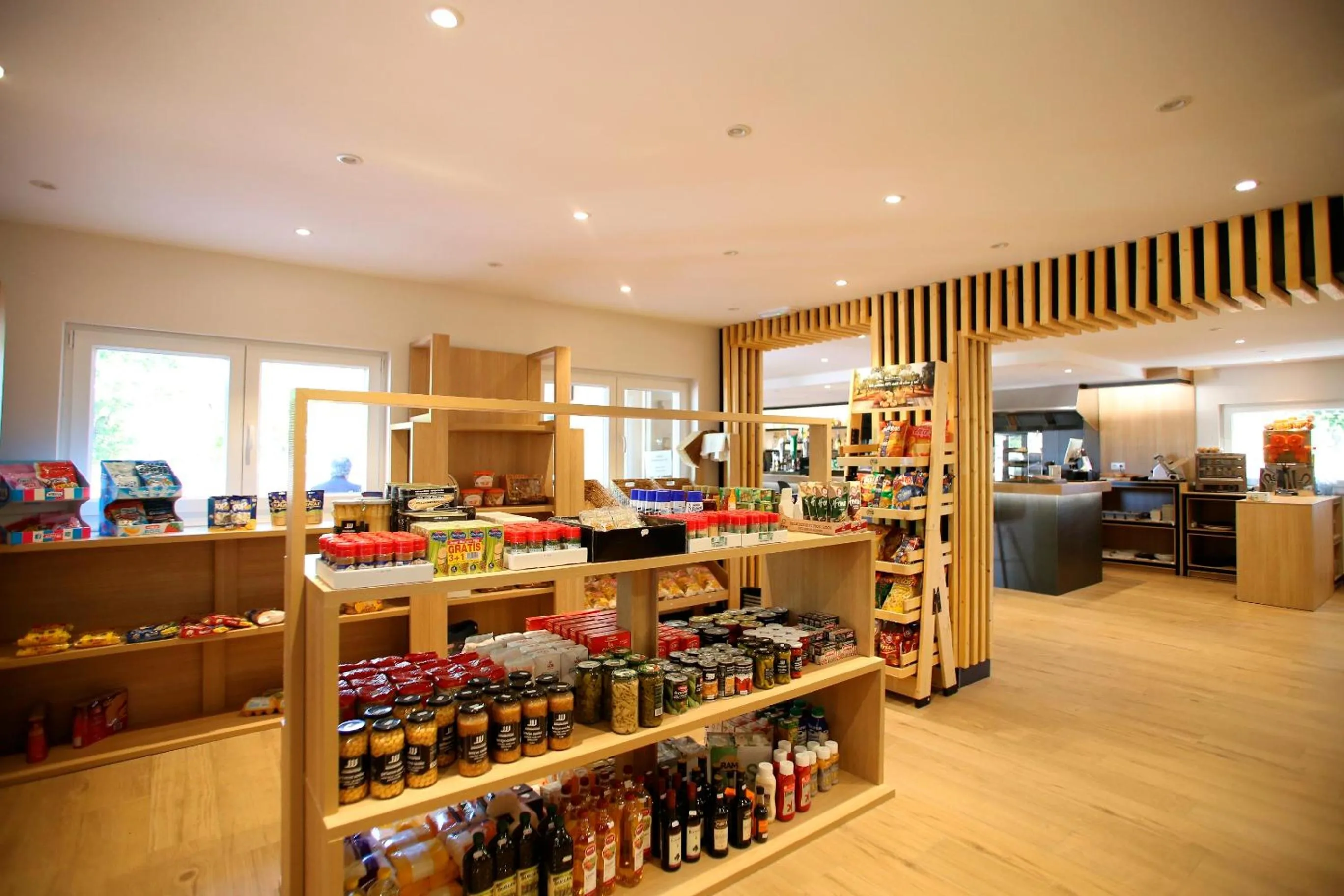 Supermarket/grocery shop in Bungalows y Mobil Homes Camping Regio