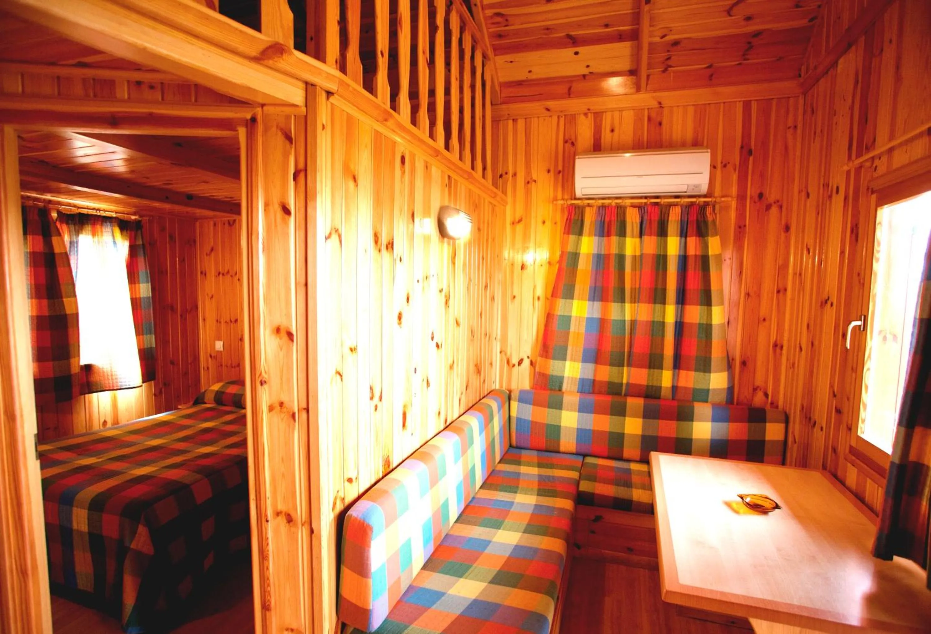 Photo of the whole room in Bungalows y Mobil Homes Camping Regio