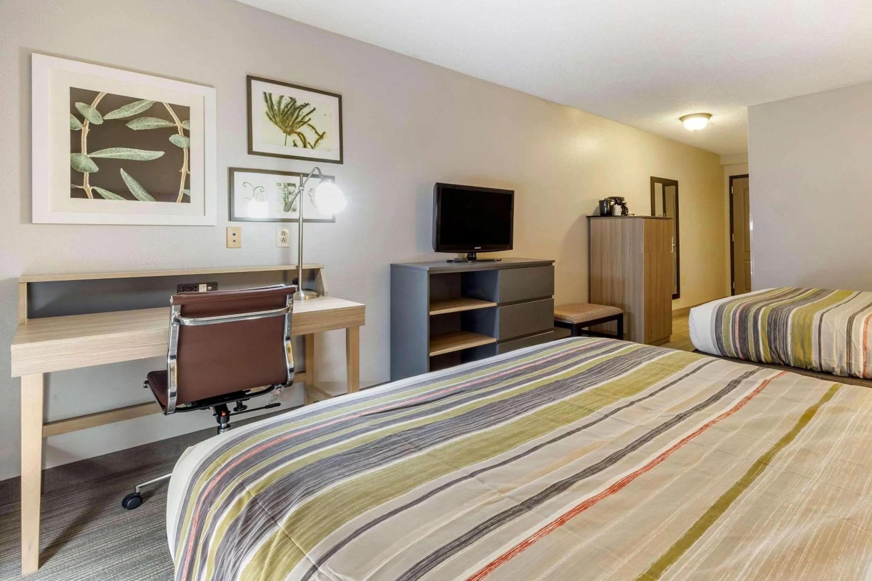 Bedroom, Bed in Country Inn & Suites by Radisson, Lumberton, NC