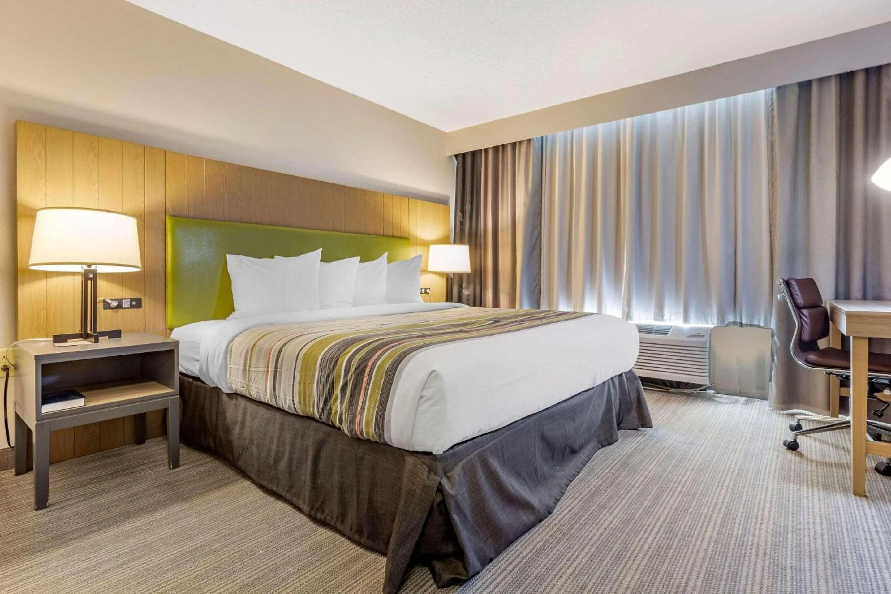 Bedroom, Bed in Country Inn & Suites by Radisson, Lumberton, NC