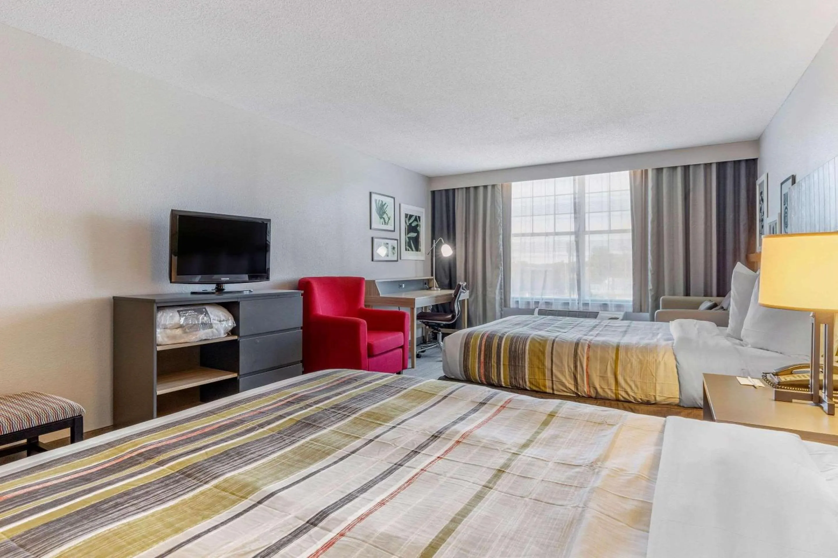 Bedroom, Bed in Country Inn & Suites by Radisson, Lumberton, NC