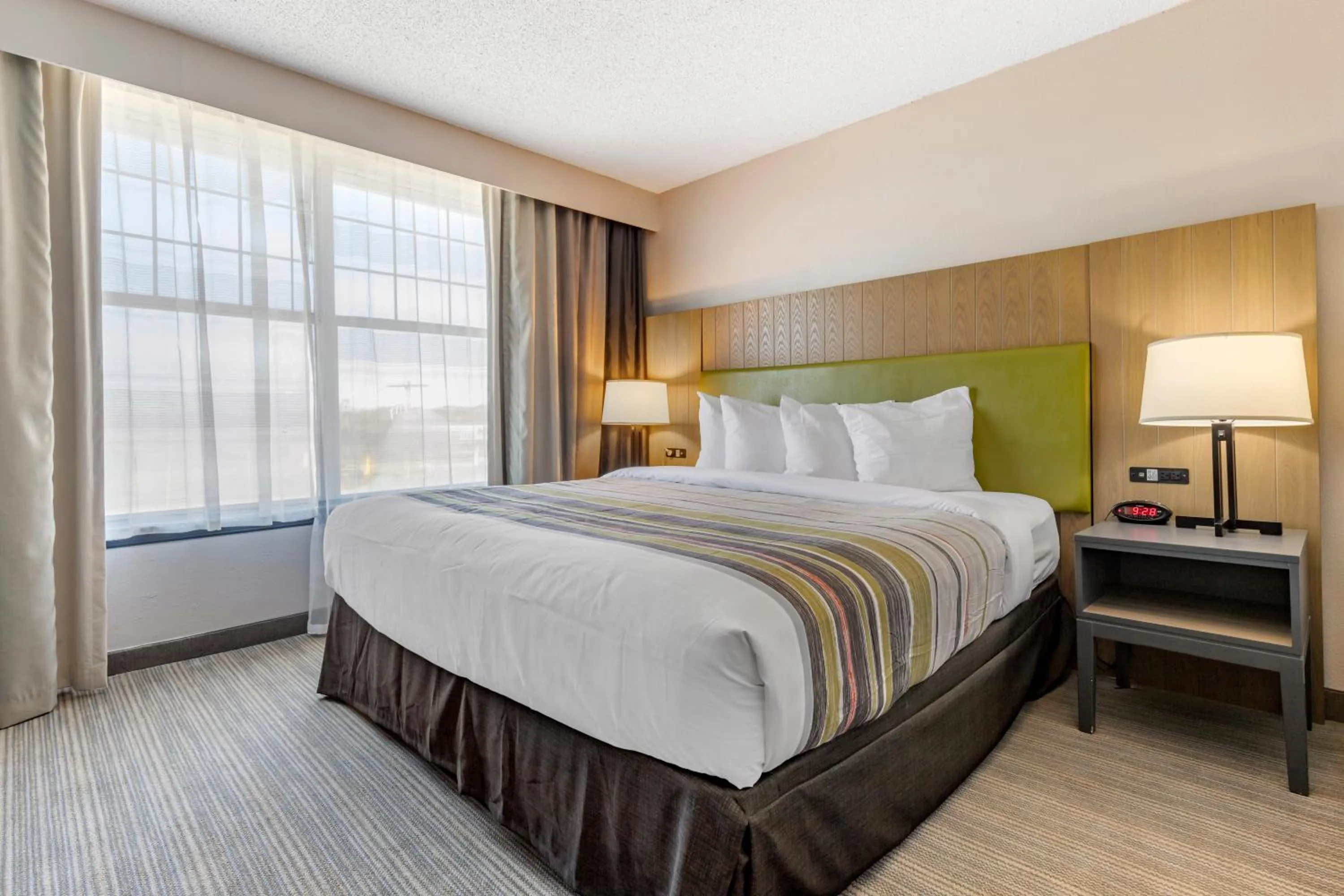 Bedroom, Bed in Country Inn & Suites by Radisson, Lumberton, NC