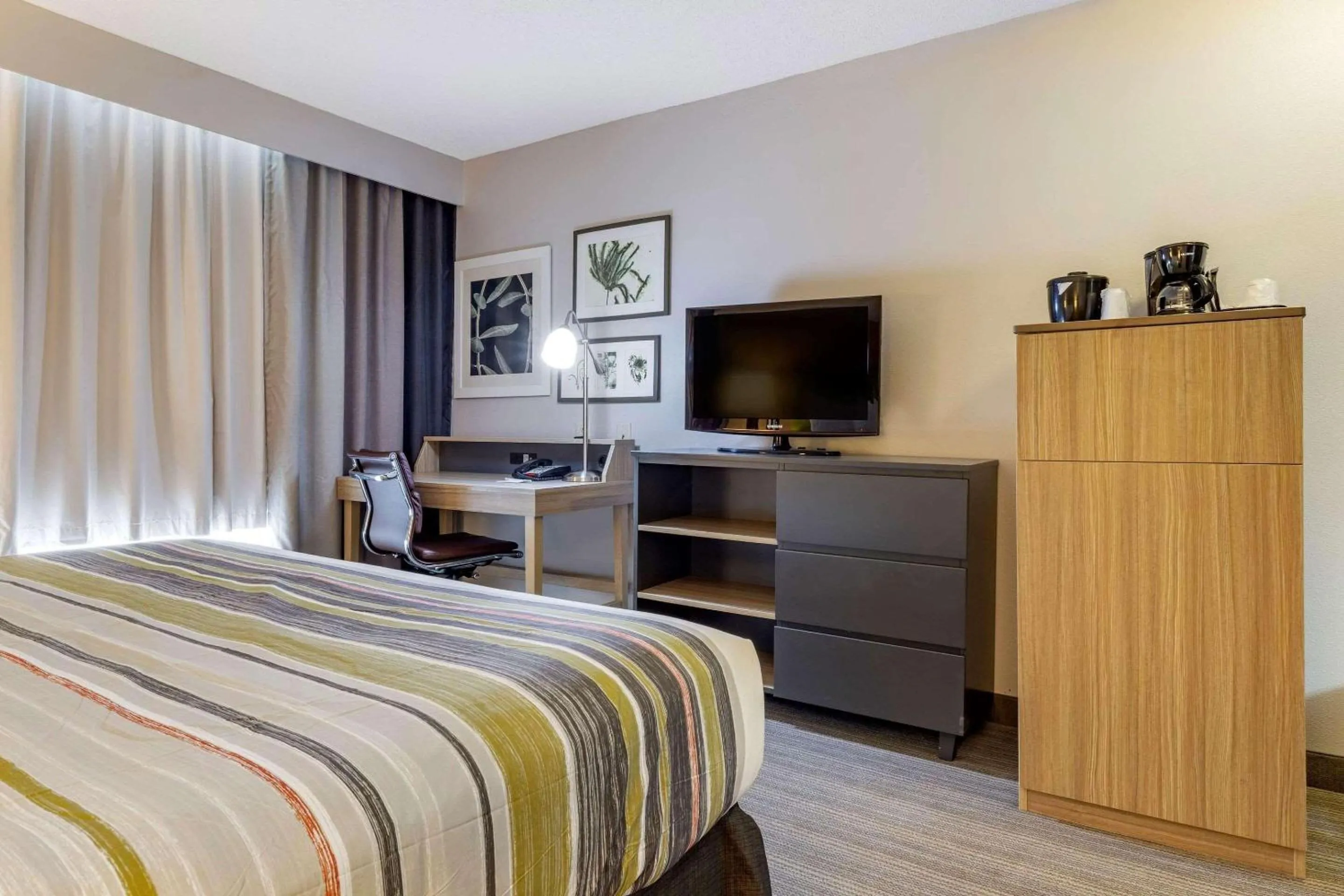 Bedroom, Bed in Country Inn & Suites by Radisson, Lumberton, NC